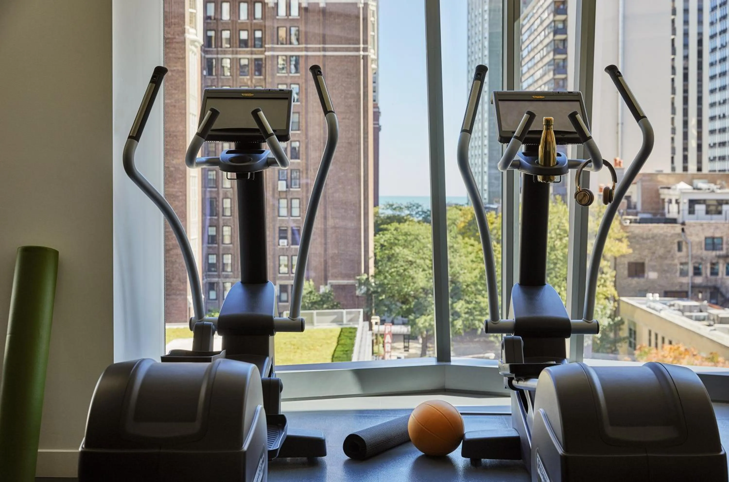Fitness centre/facilities in Viceroy Chicago