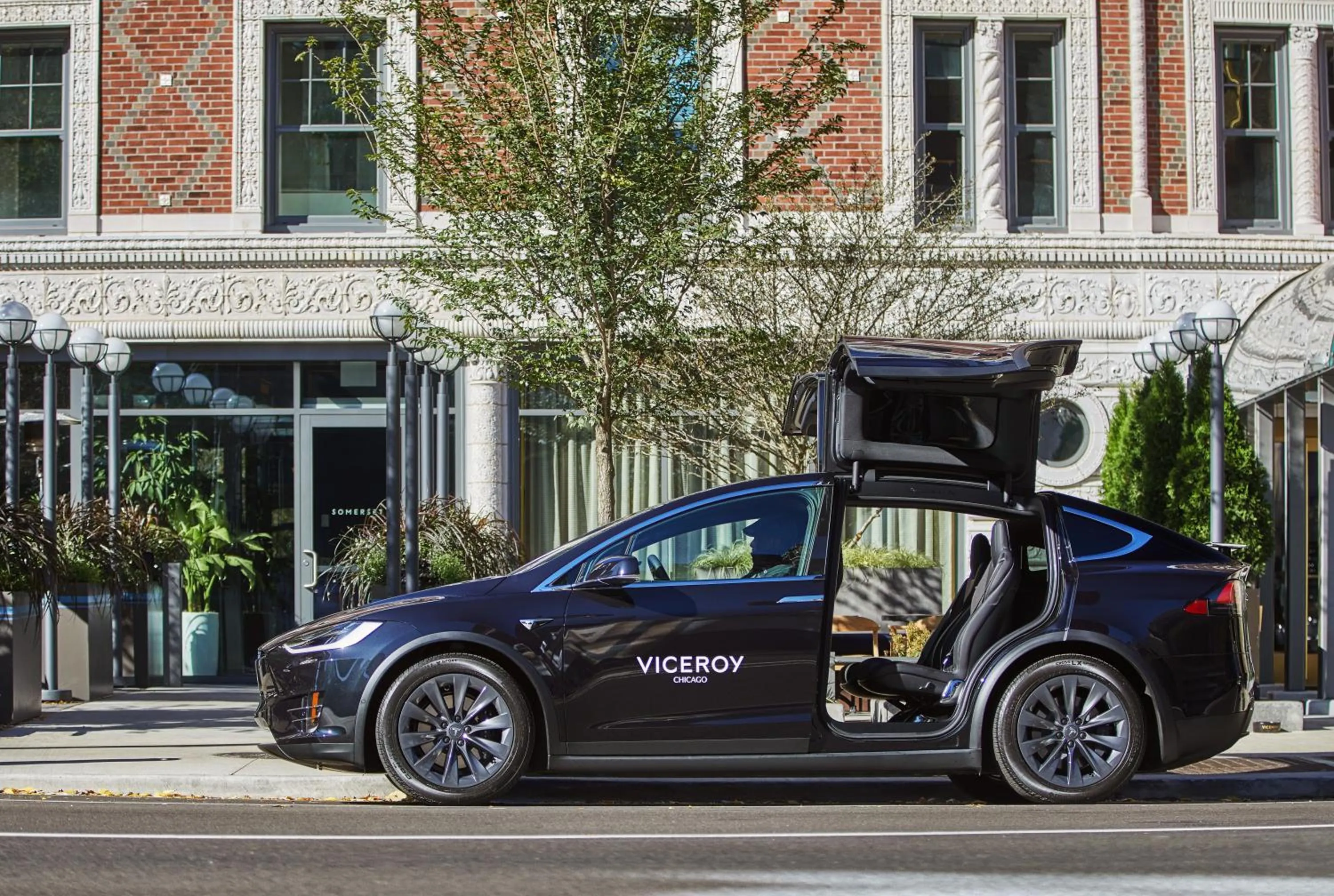 Facade/entrance in Viceroy Chicago