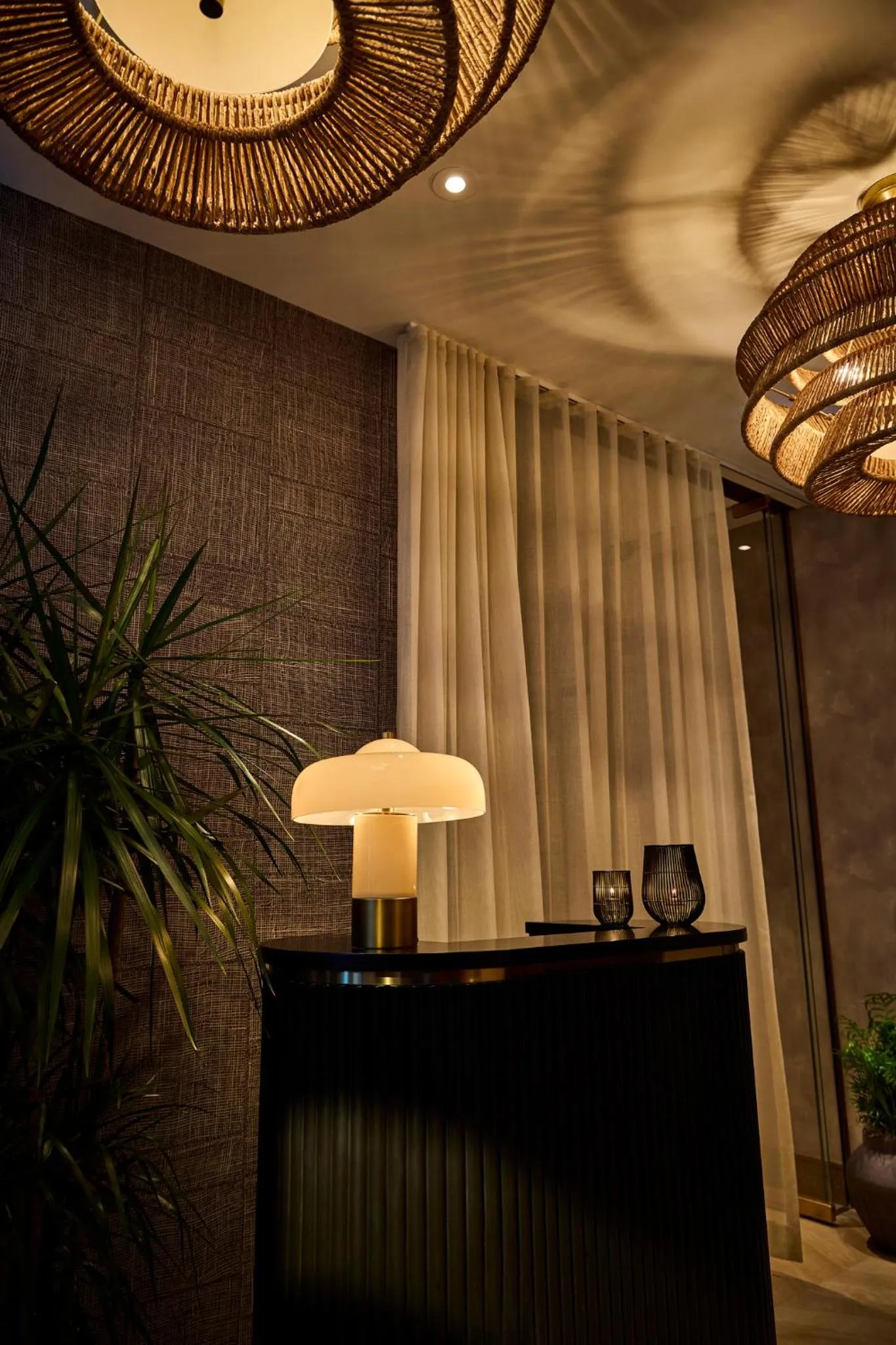 Restaurant/places to eat in Viceroy Chicago