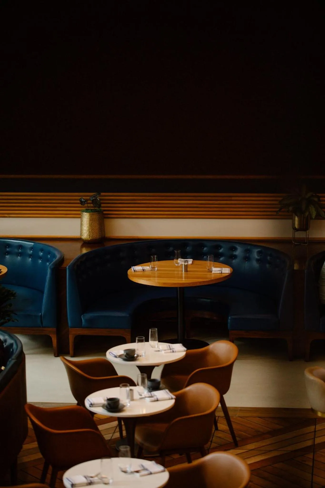 Restaurant/places to eat in Viceroy Chicago