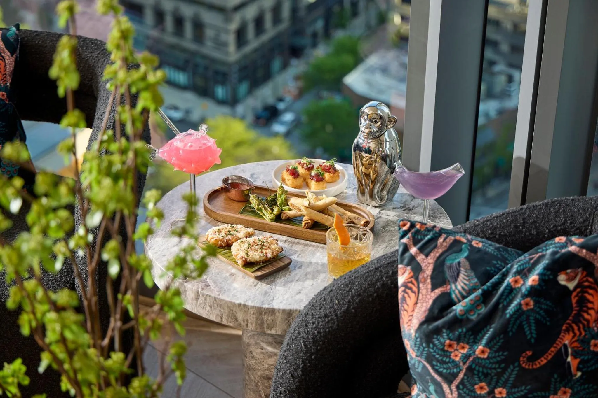 Restaurant/places to eat in Viceroy Chicago