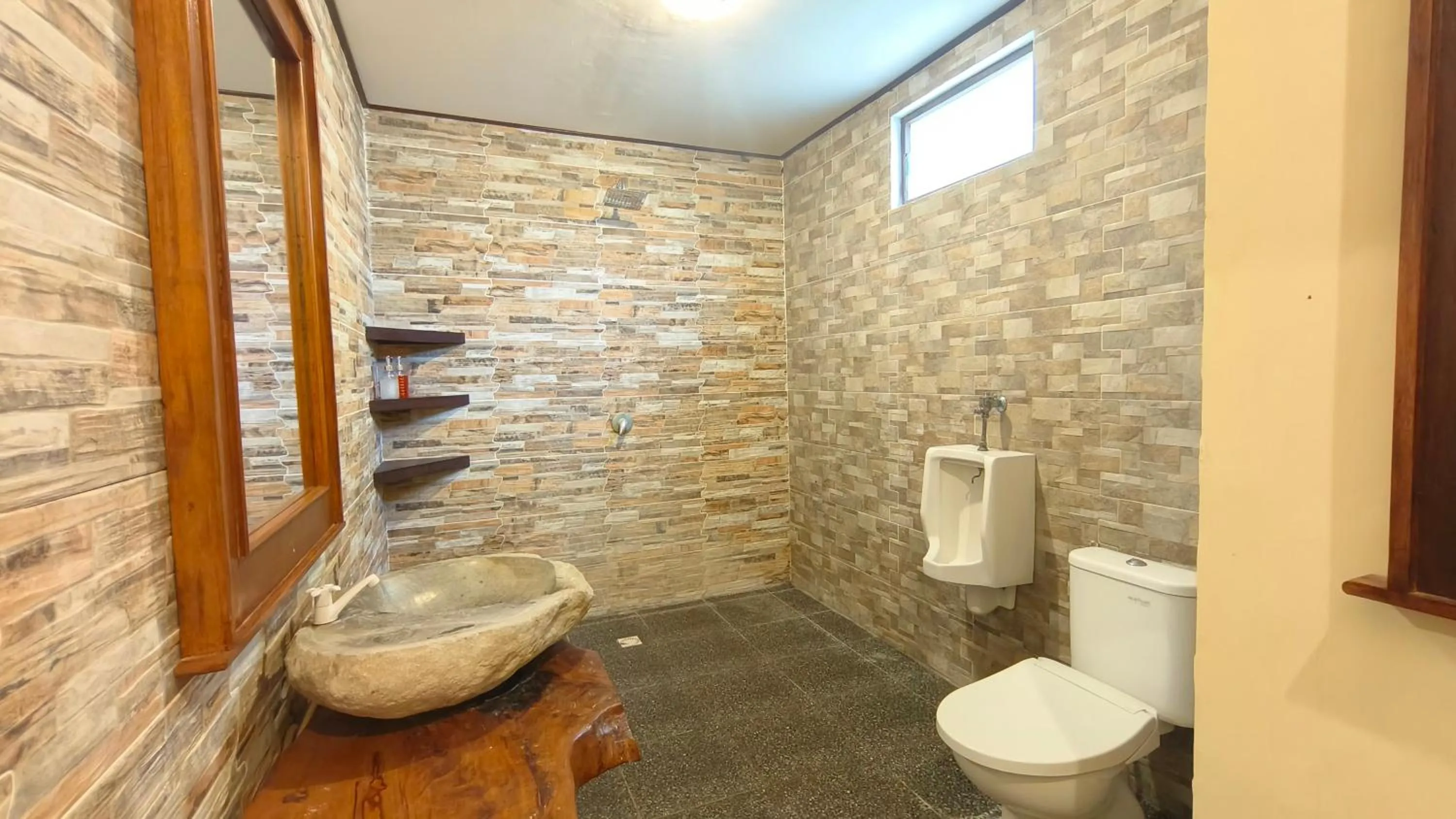 Shower in Gili Buana Hostel & Backpackers Gili Air