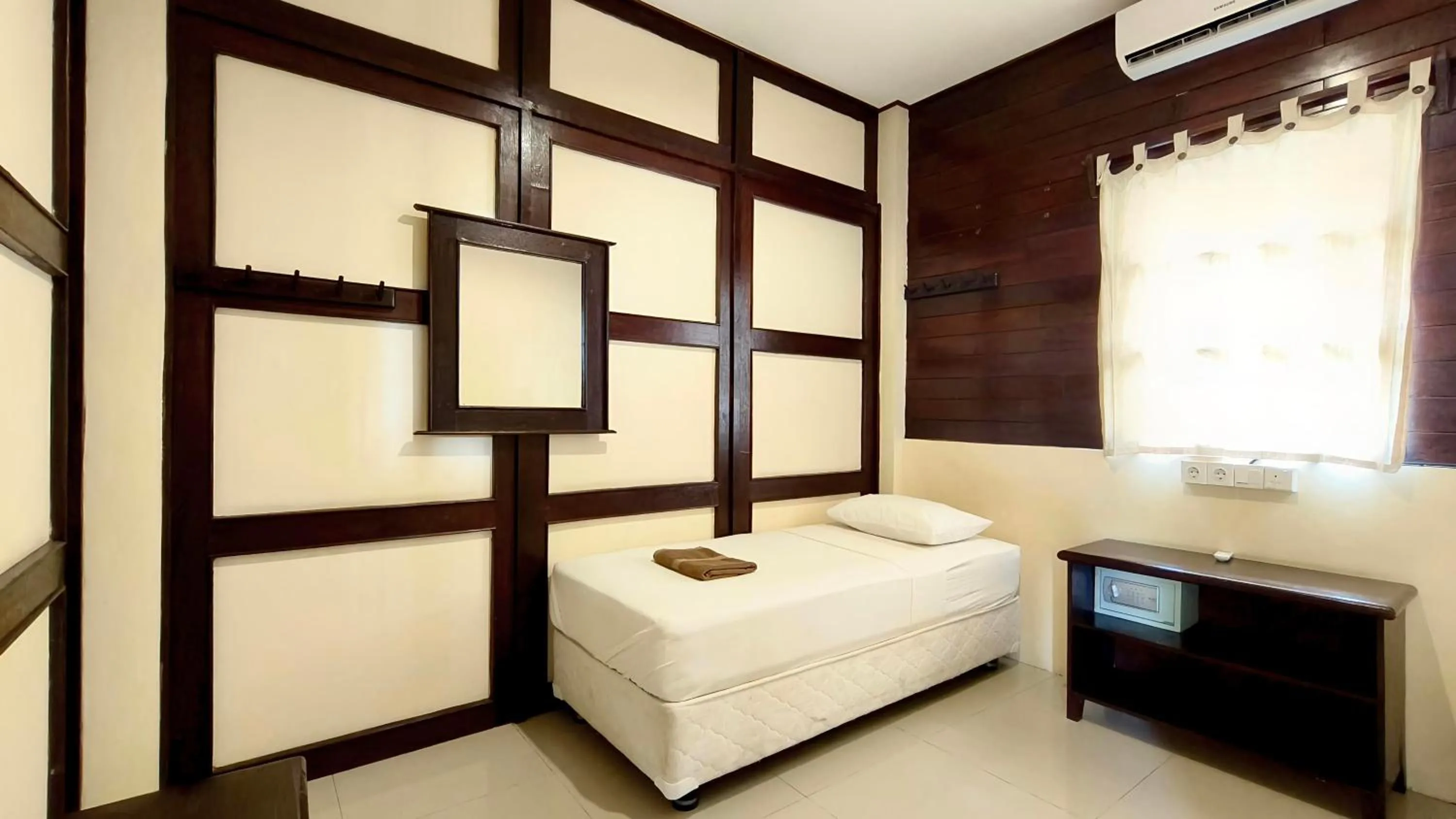 bunk bed, Bed in Gili Buana Hostel & Backpackers Gili Air