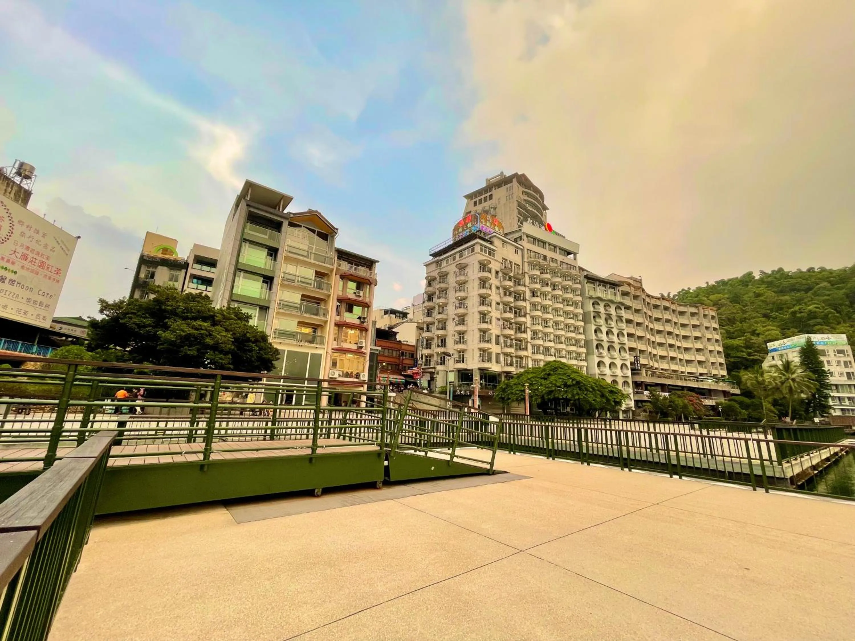 Property building in Ming Hu B&B