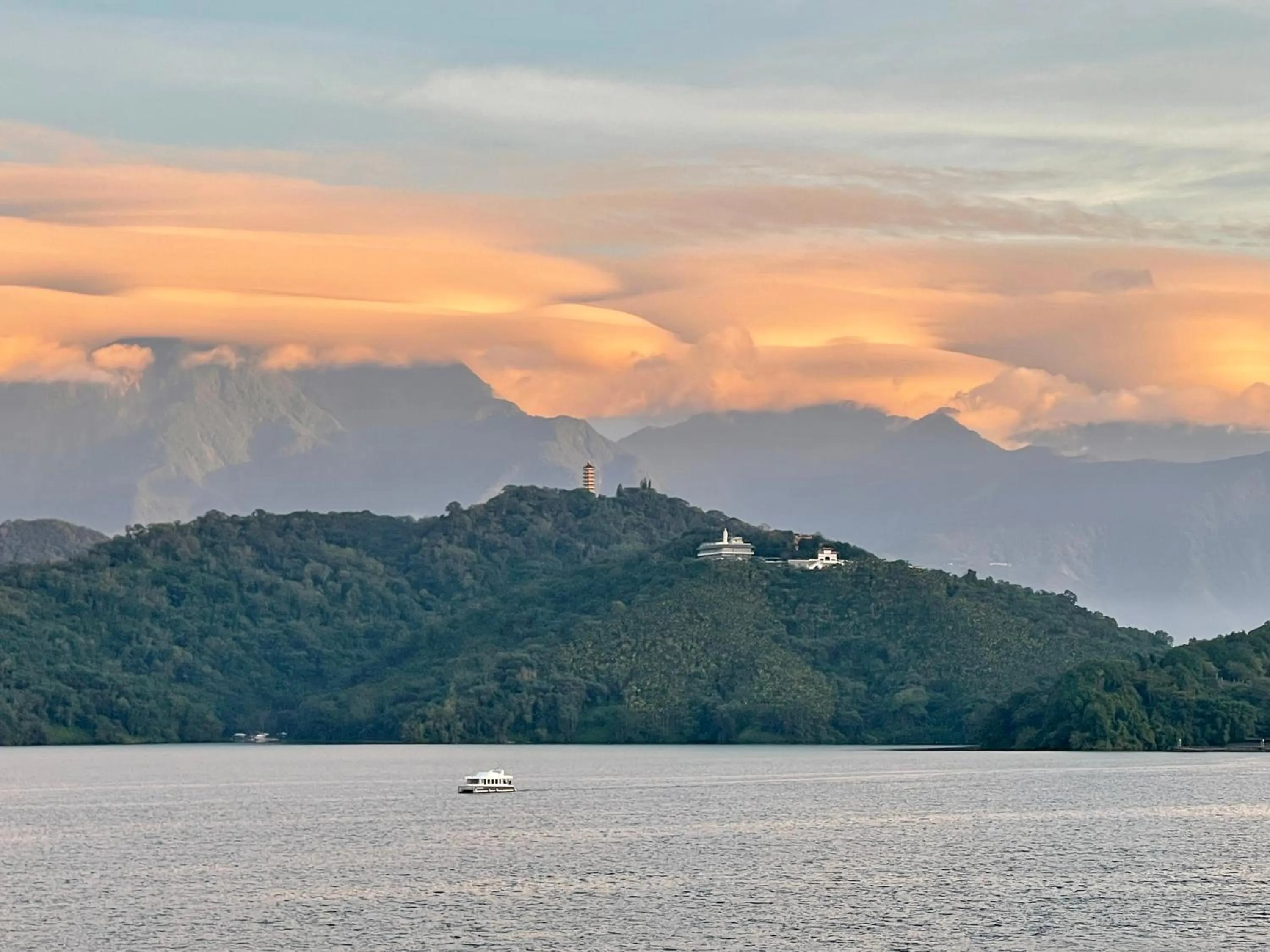 Sunset in Ming Hu B&B