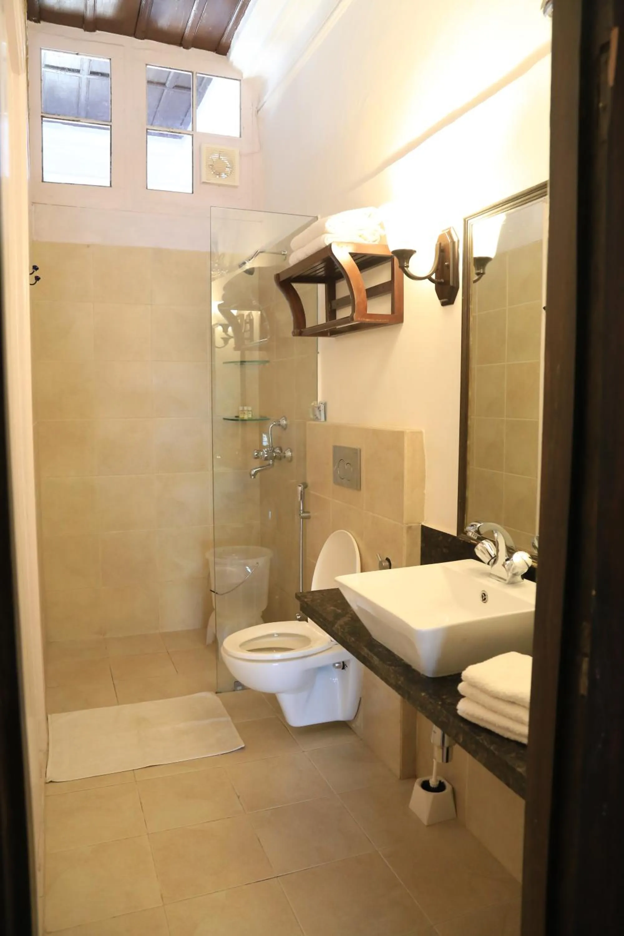 Shower in Raghu Vilas