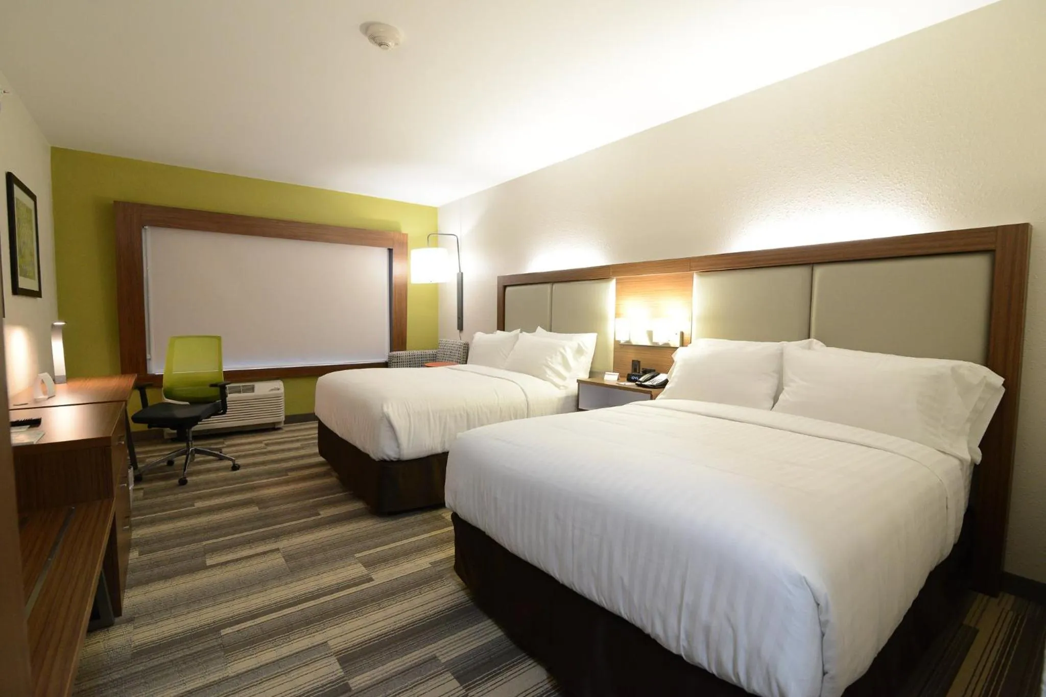Photo of the whole room, Bed in Holiday Inn Express & Suites Chicago North Shore - Niles by IHG
