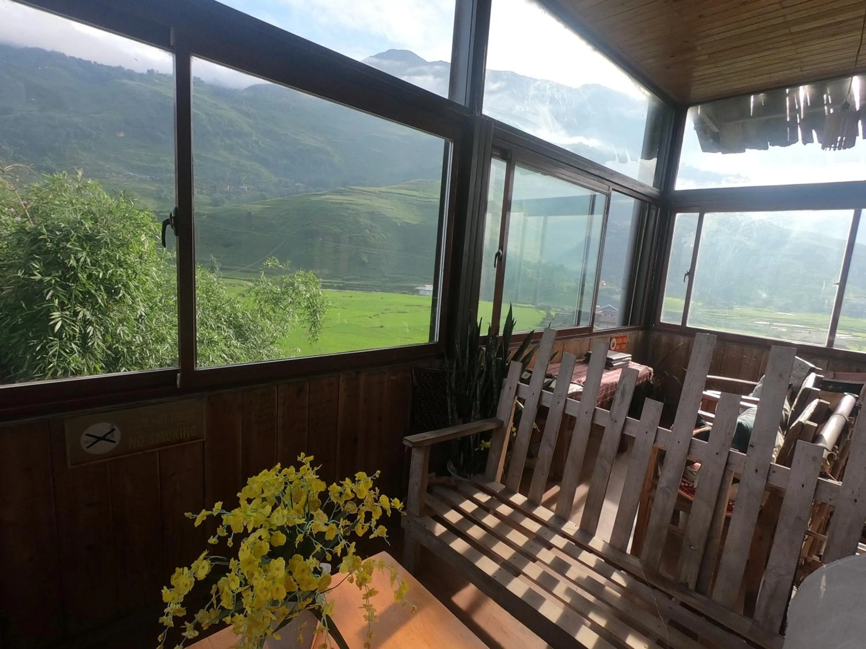 Communal lounge/ TV room in Amica House