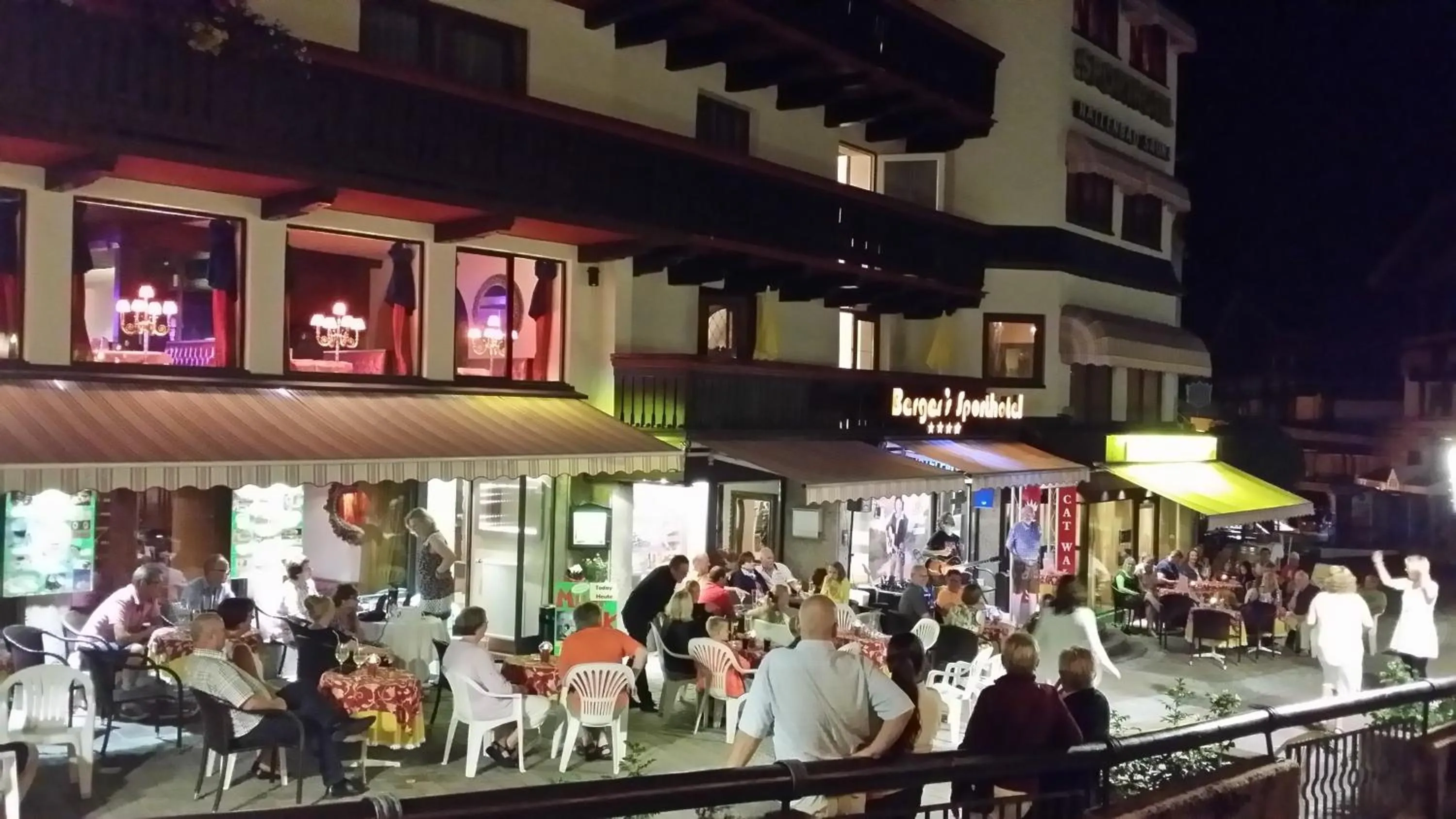 Facade/entrance in Berger's Sporthotel