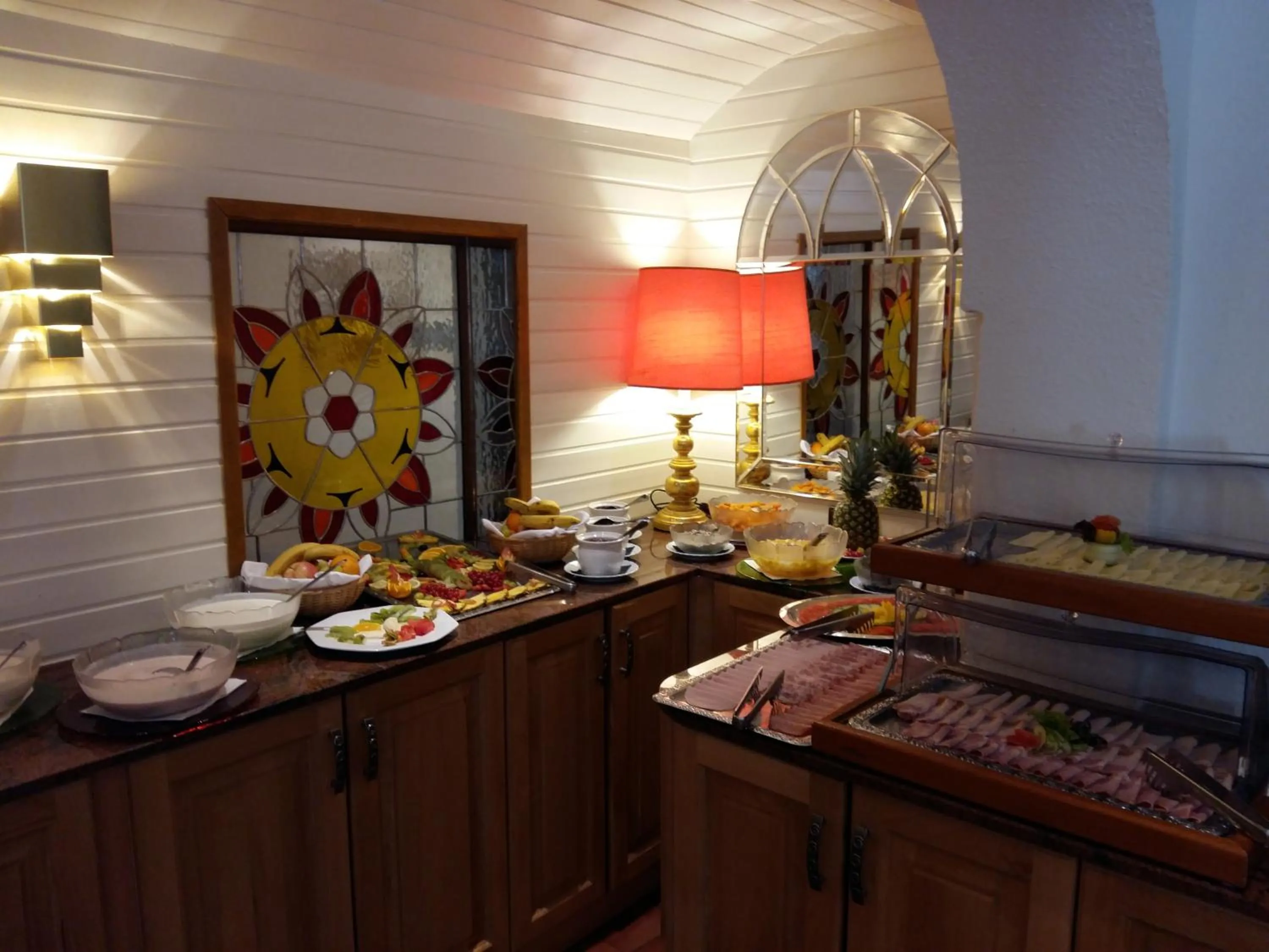 Buffet breakfast in Berger's Sporthotel