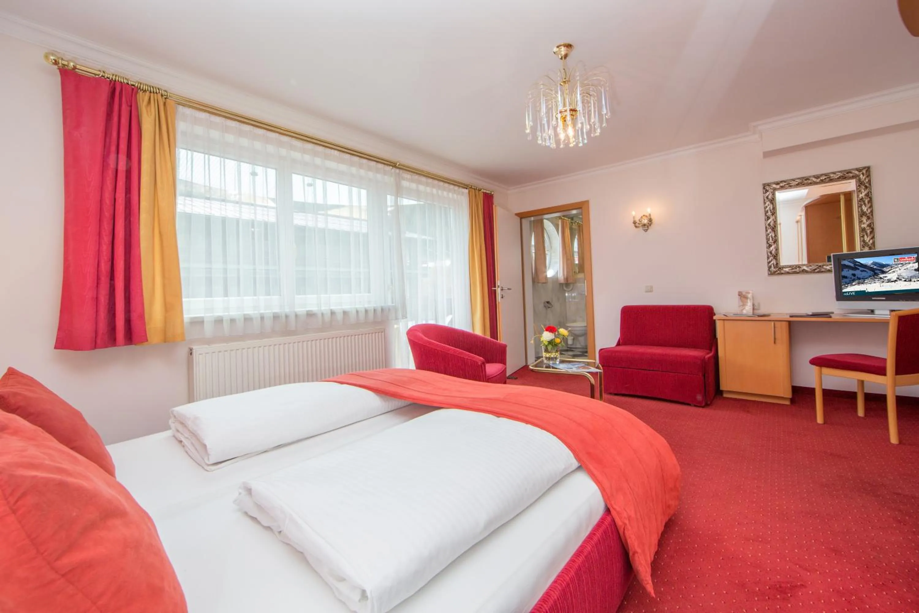 Photo of the whole room, Bed in Berger's Sporthotel