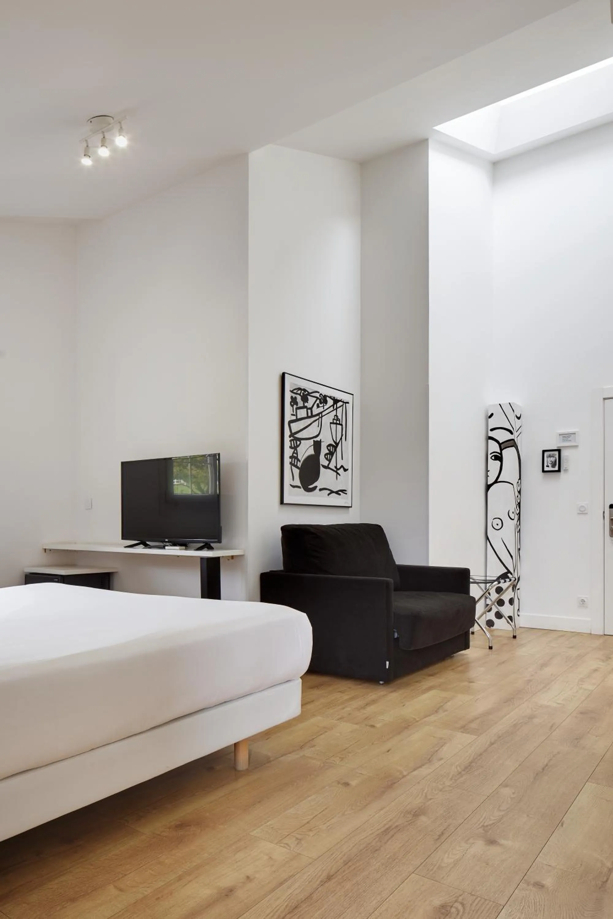 TV and multimedia, Bed in Hotel Flysch