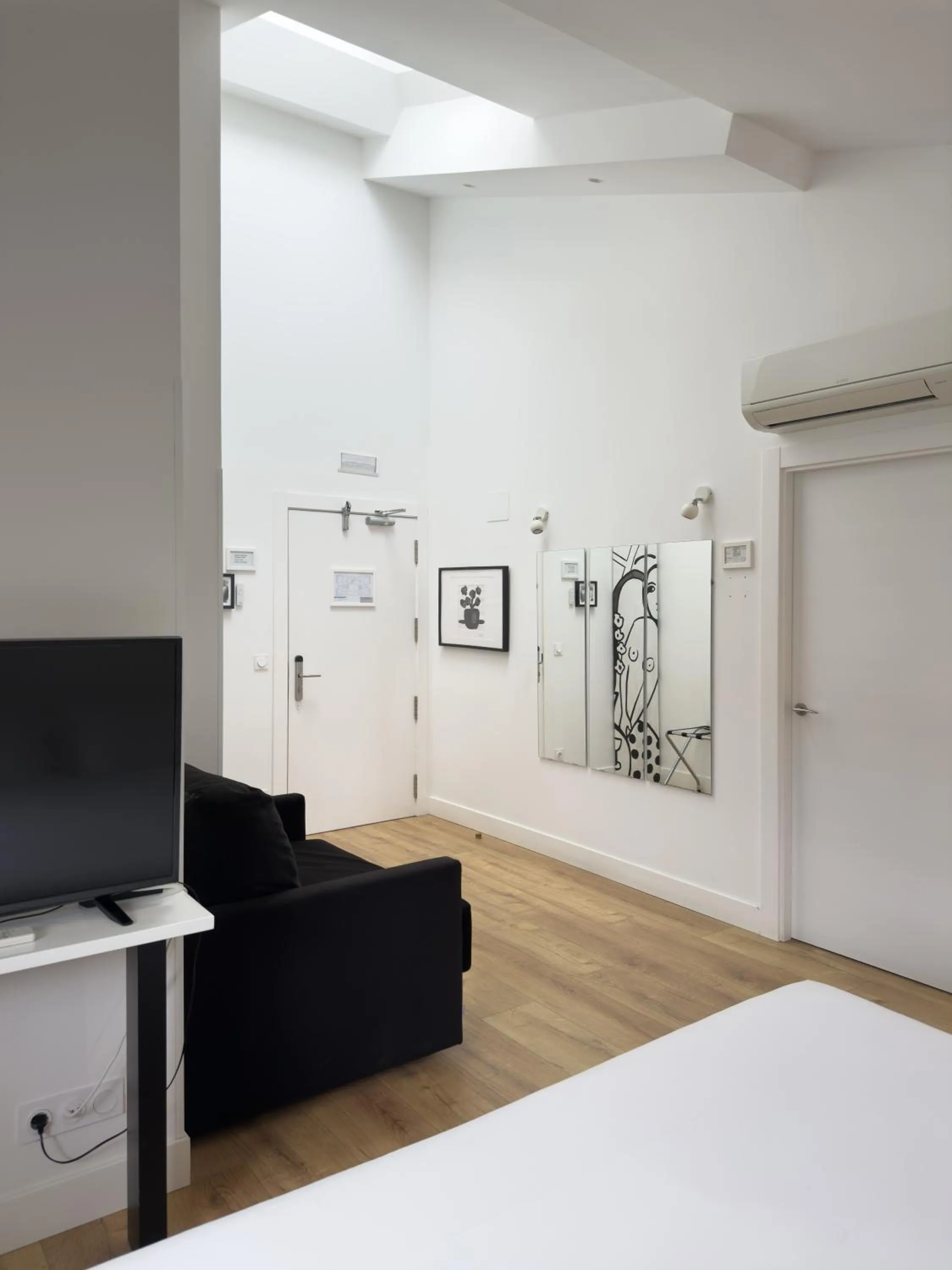 Photo of the whole room, Bed in Hotel Flysch