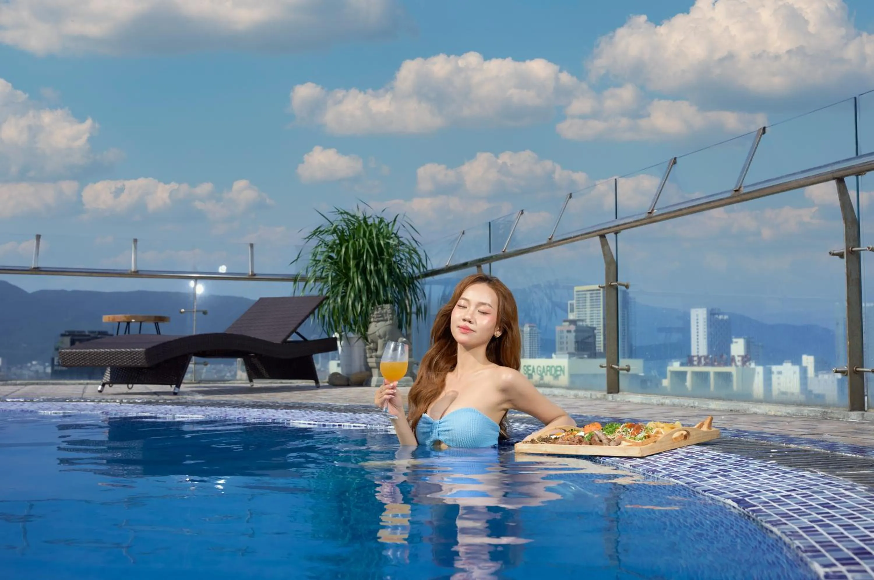 Swimming pool in Merry Land Hotel Da Nang