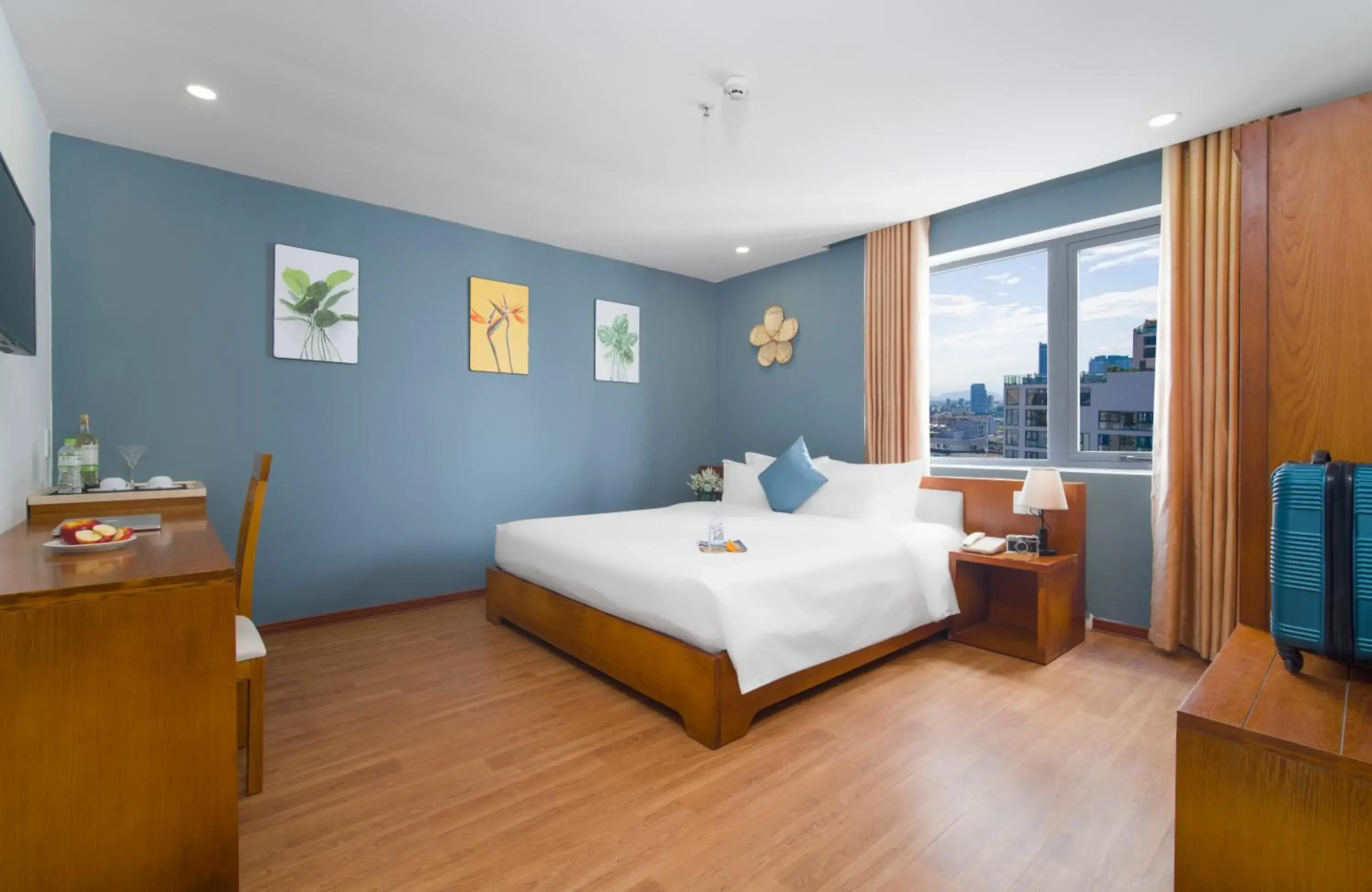 Deluxe Double Room with City View in Merry Land Hotel Da Nang Deluxe Double Room with City View in Merry Land Hotel Da Nang