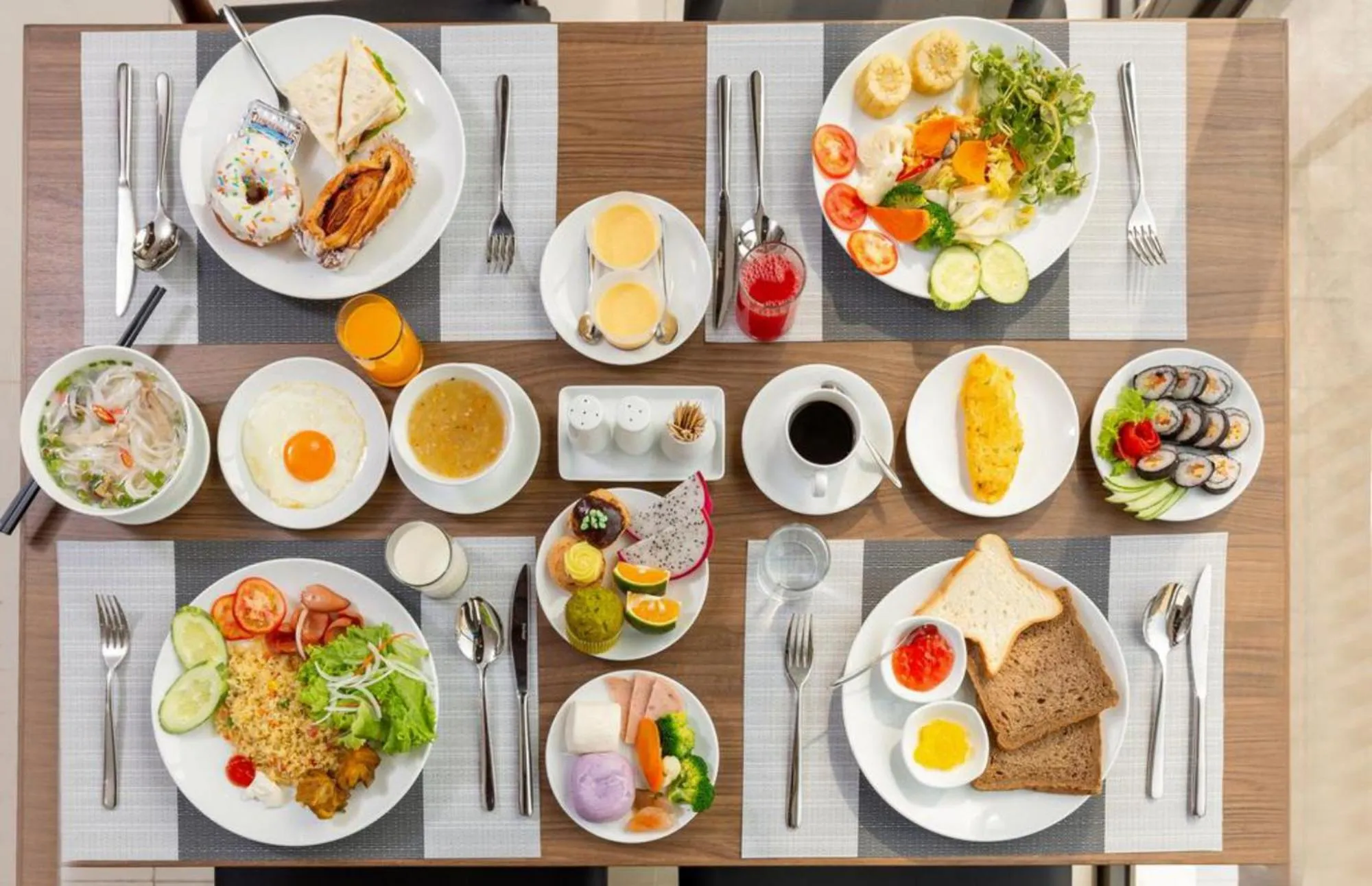 Food and drinks in Merry Land Hotel Da Nang