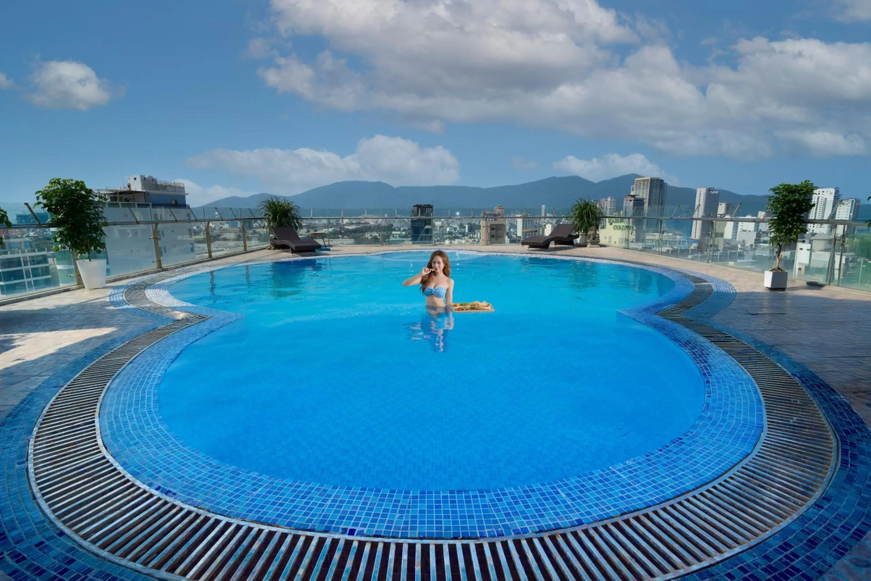 Swimming pool in Merry Land Hotel Da Nang