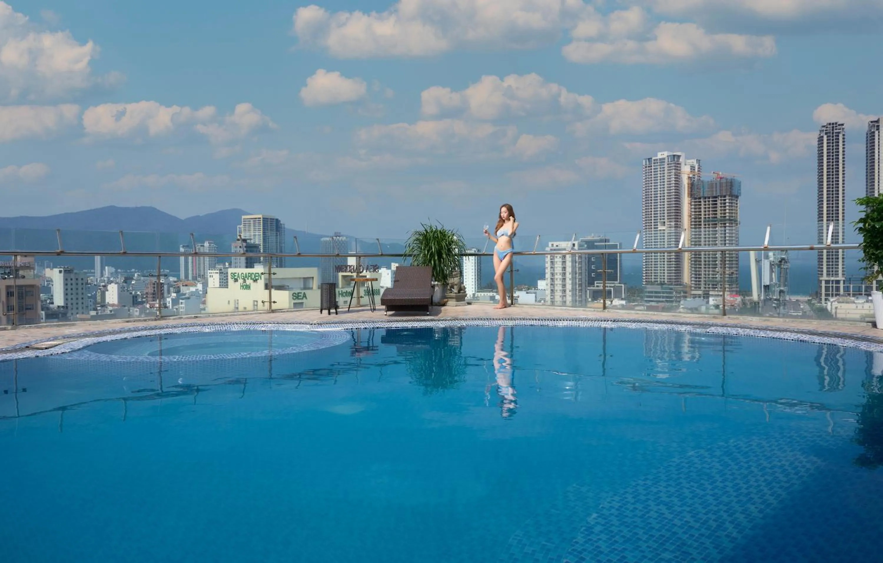 Swimming pool in Merry Land Hotel Da Nang