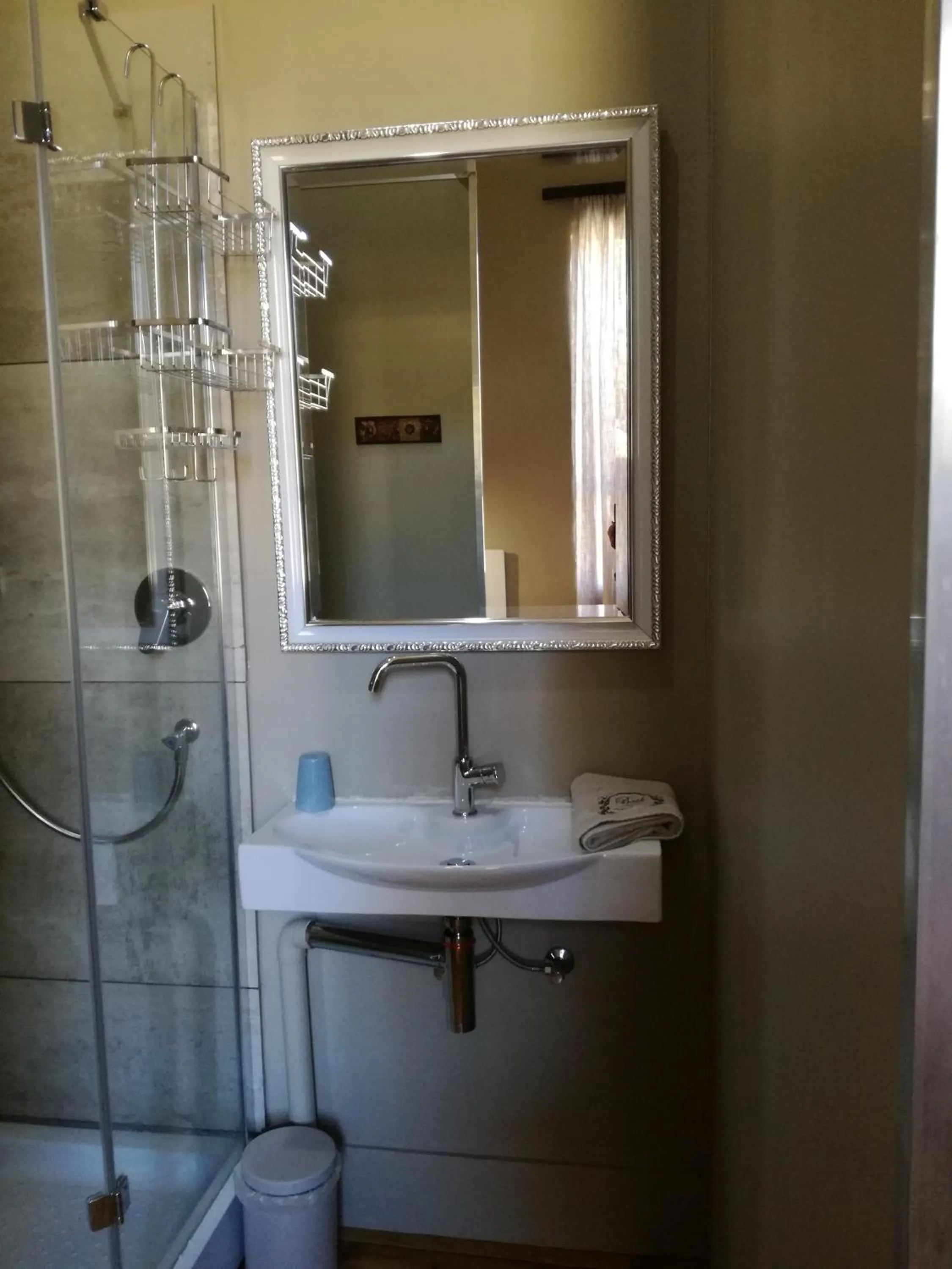 Shower in Ladybrand Heritage House