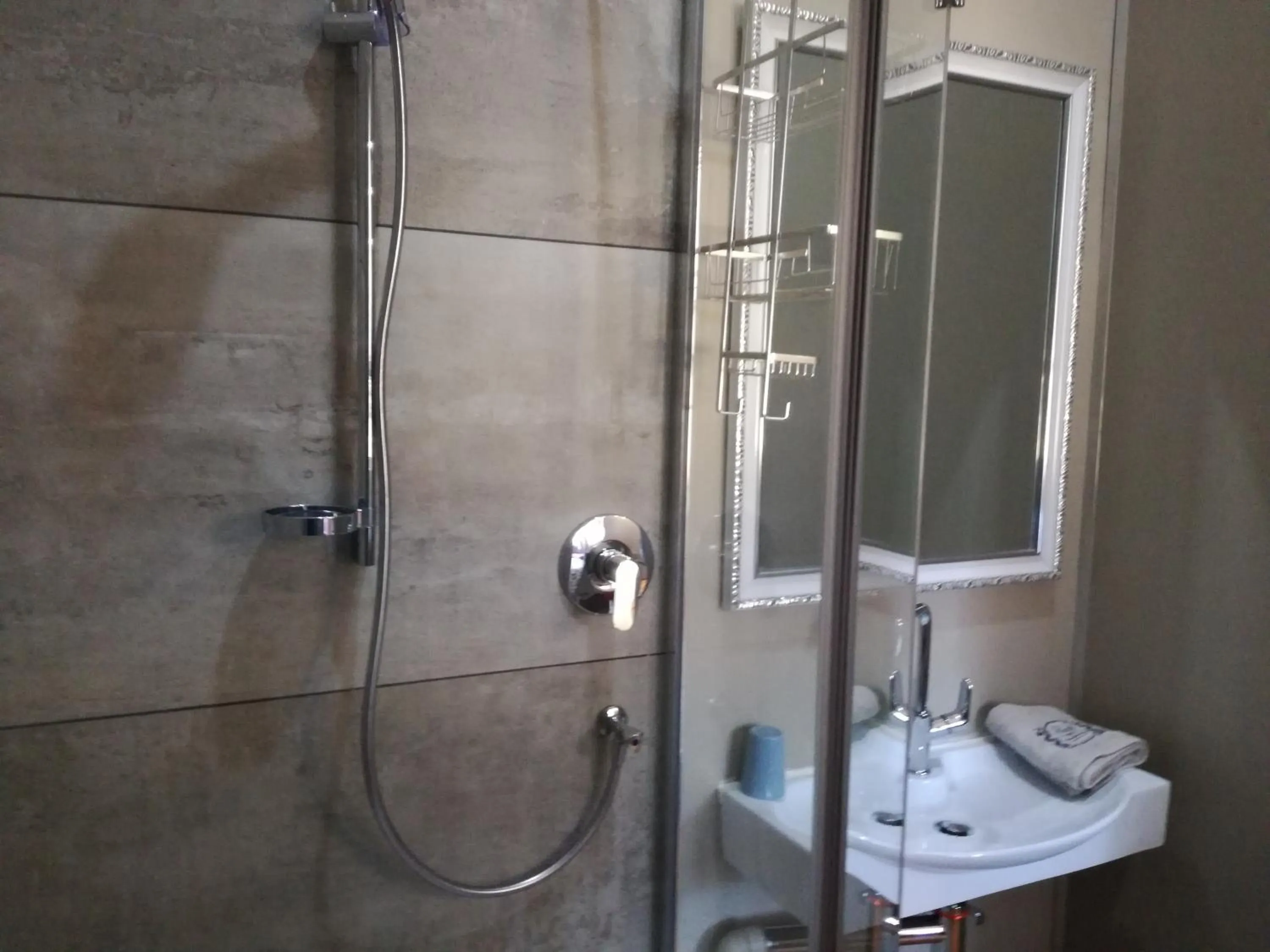 Shower in Ladybrand Heritage House