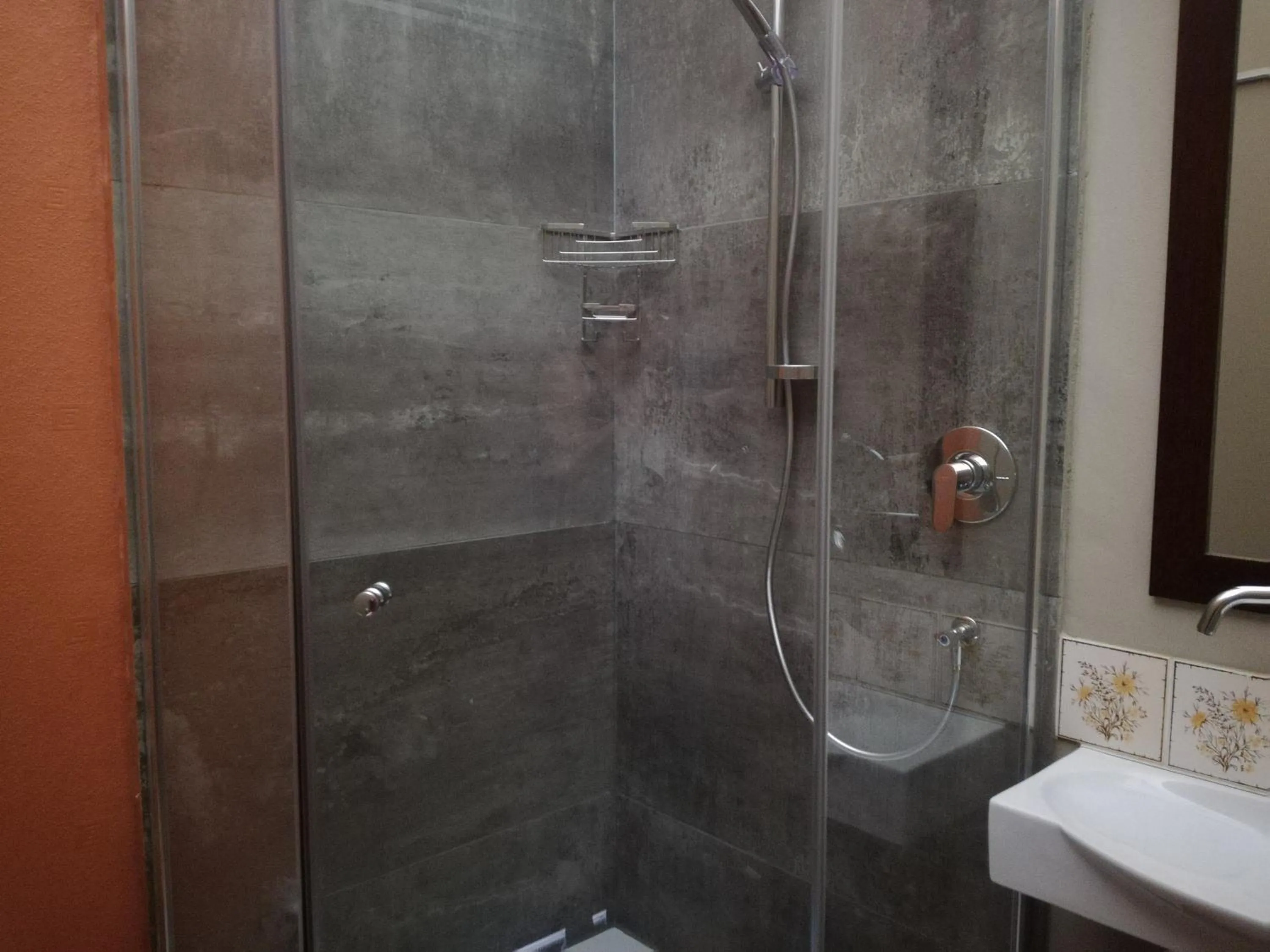 Shower in Ladybrand Heritage House
