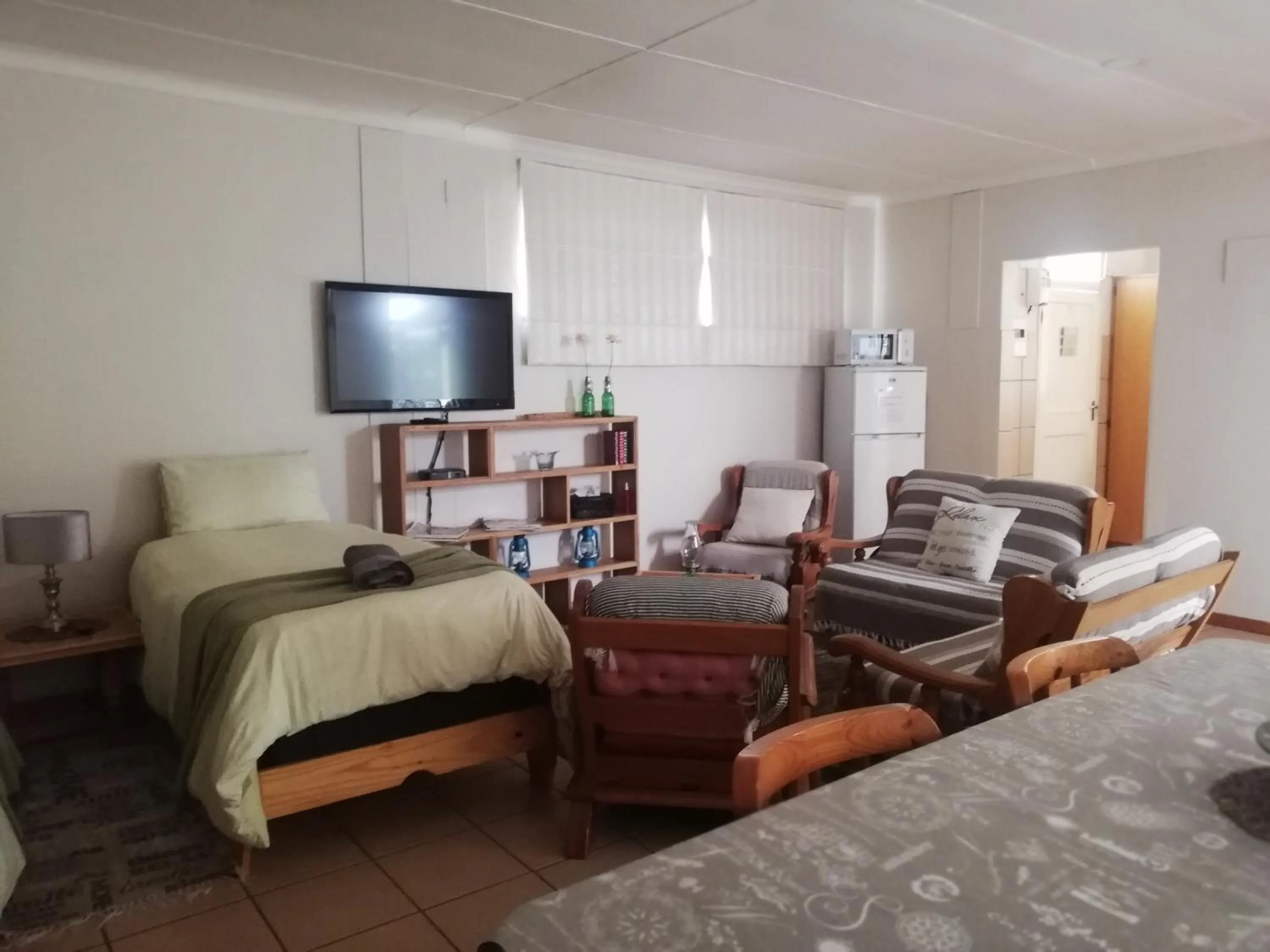 Communal lounge/ TV room, Bed in Ladybrand Heritage House