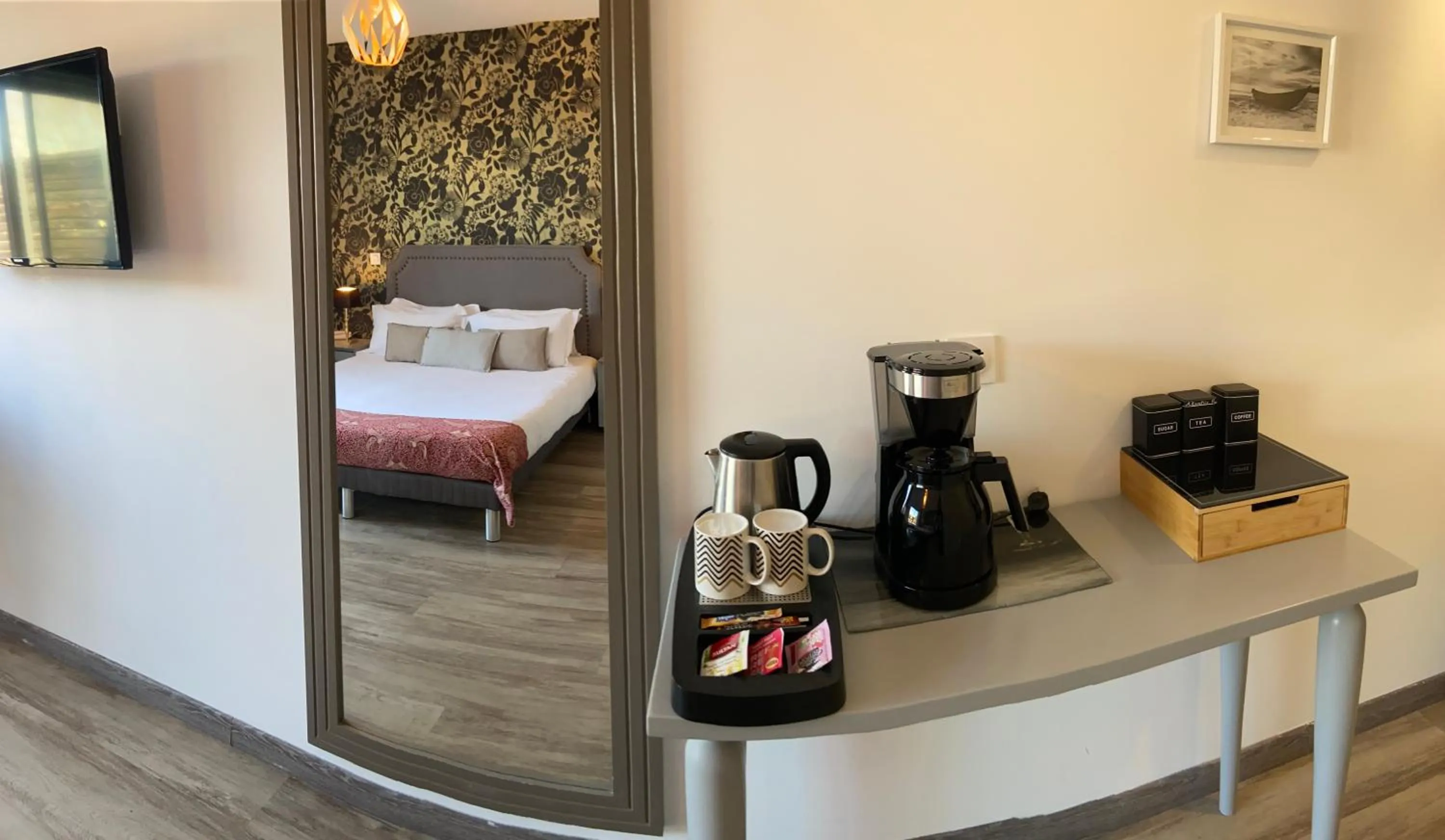 Photo of the whole room, Bed in Les Terrasses D'Aix - Studio avec Grande Terrasse privée