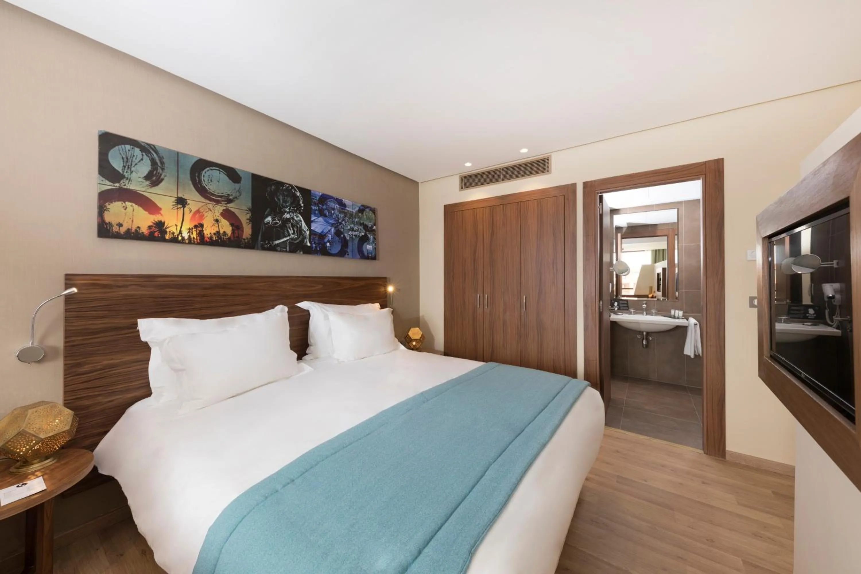 Bathroom, Bed in Be Live Experience Marrakech Palmeraie - All Inclusive