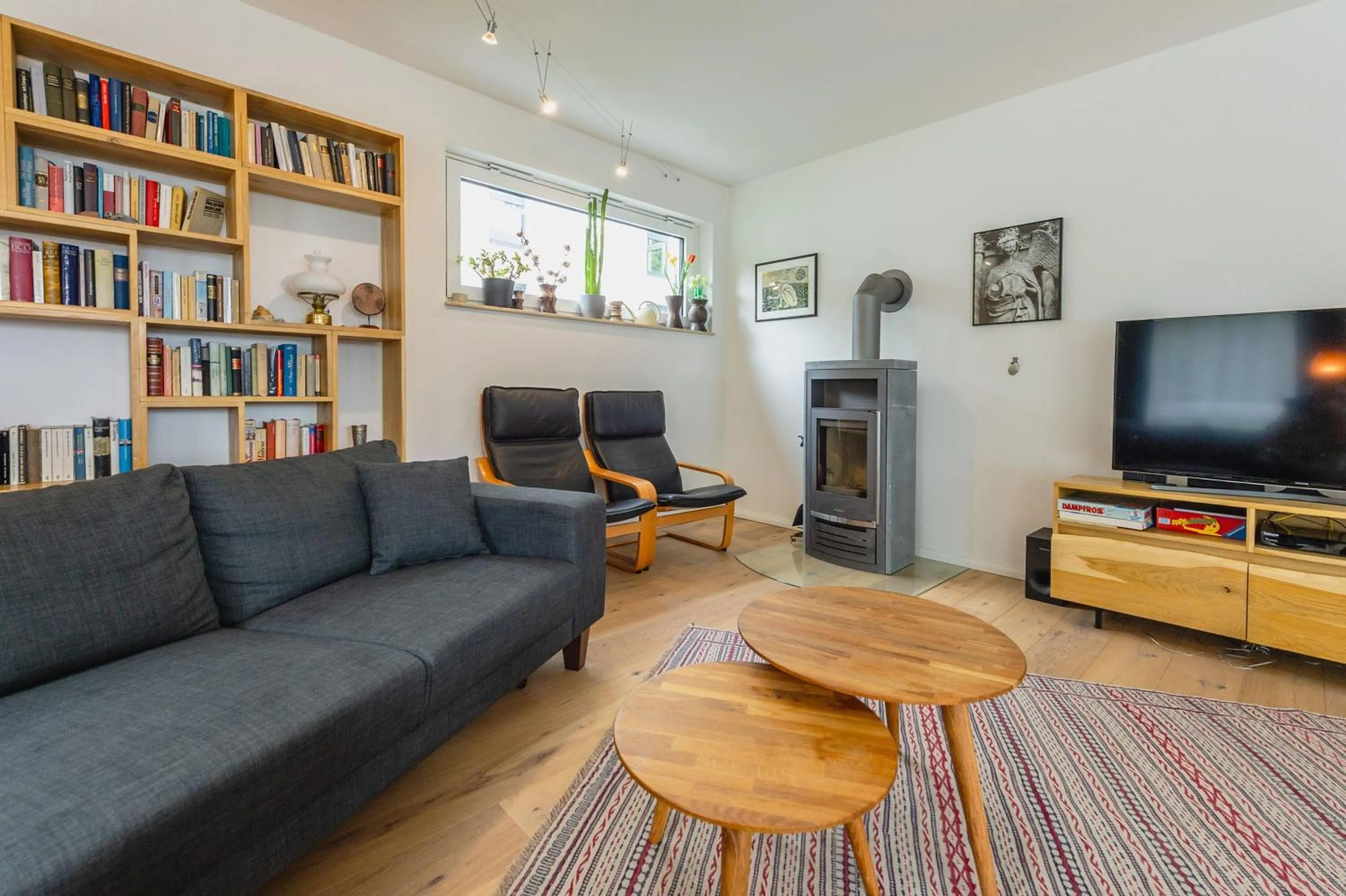 Library in Haus Jasmund in Sellin - WG02 mit Kamin, Sauna, Whirlwanne, Terrasse