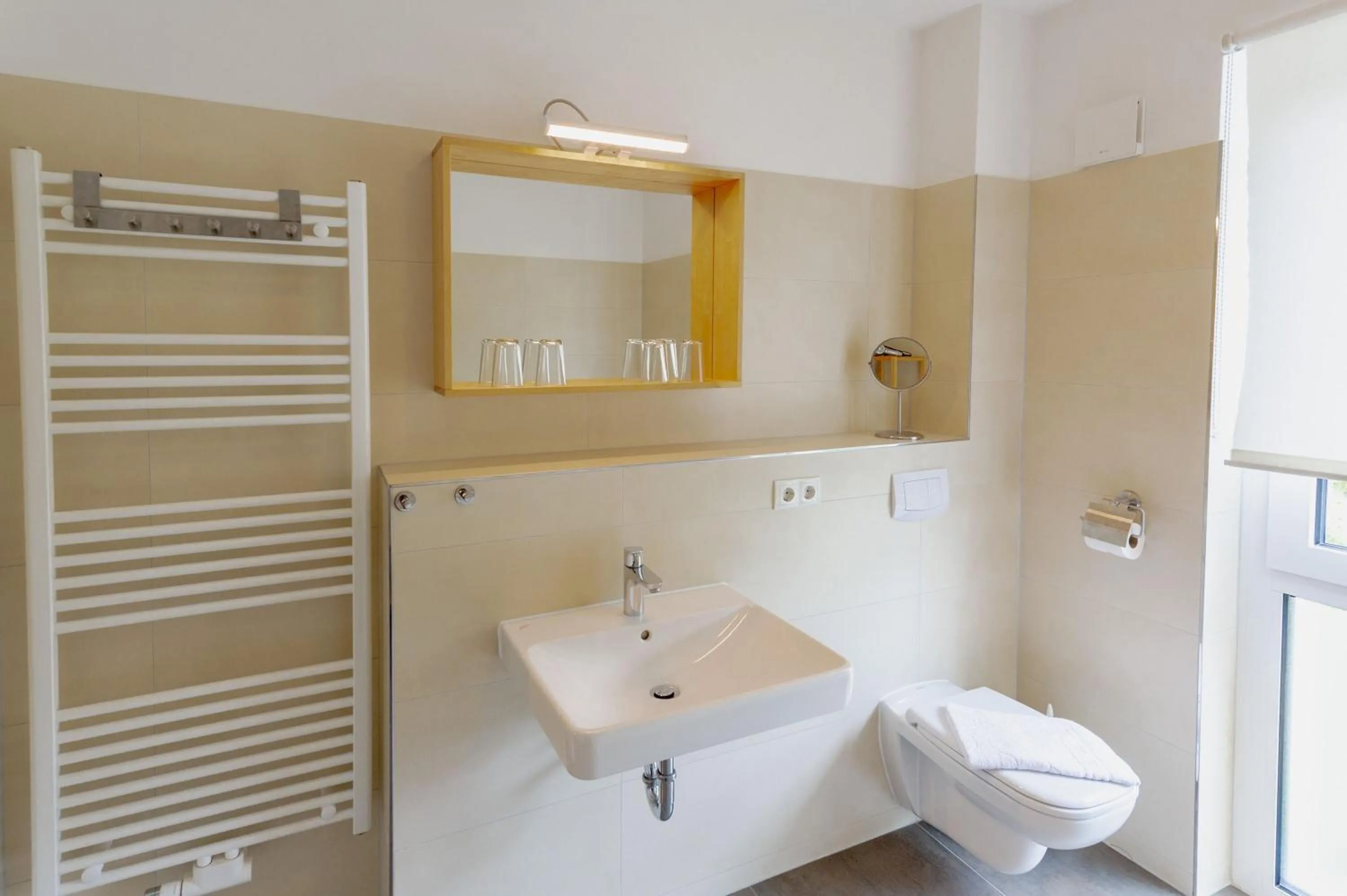 Toilet in Haus Jasmund in Sellin - WG02 mit Kamin, Sauna, Whirlwanne, Terrasse