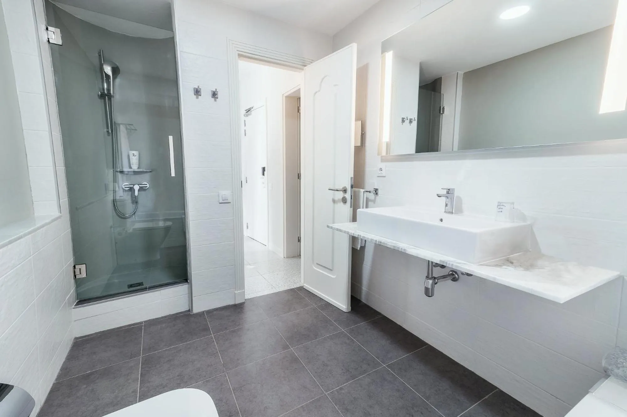 Bathroom in Hotel LIVVO Koala Garden