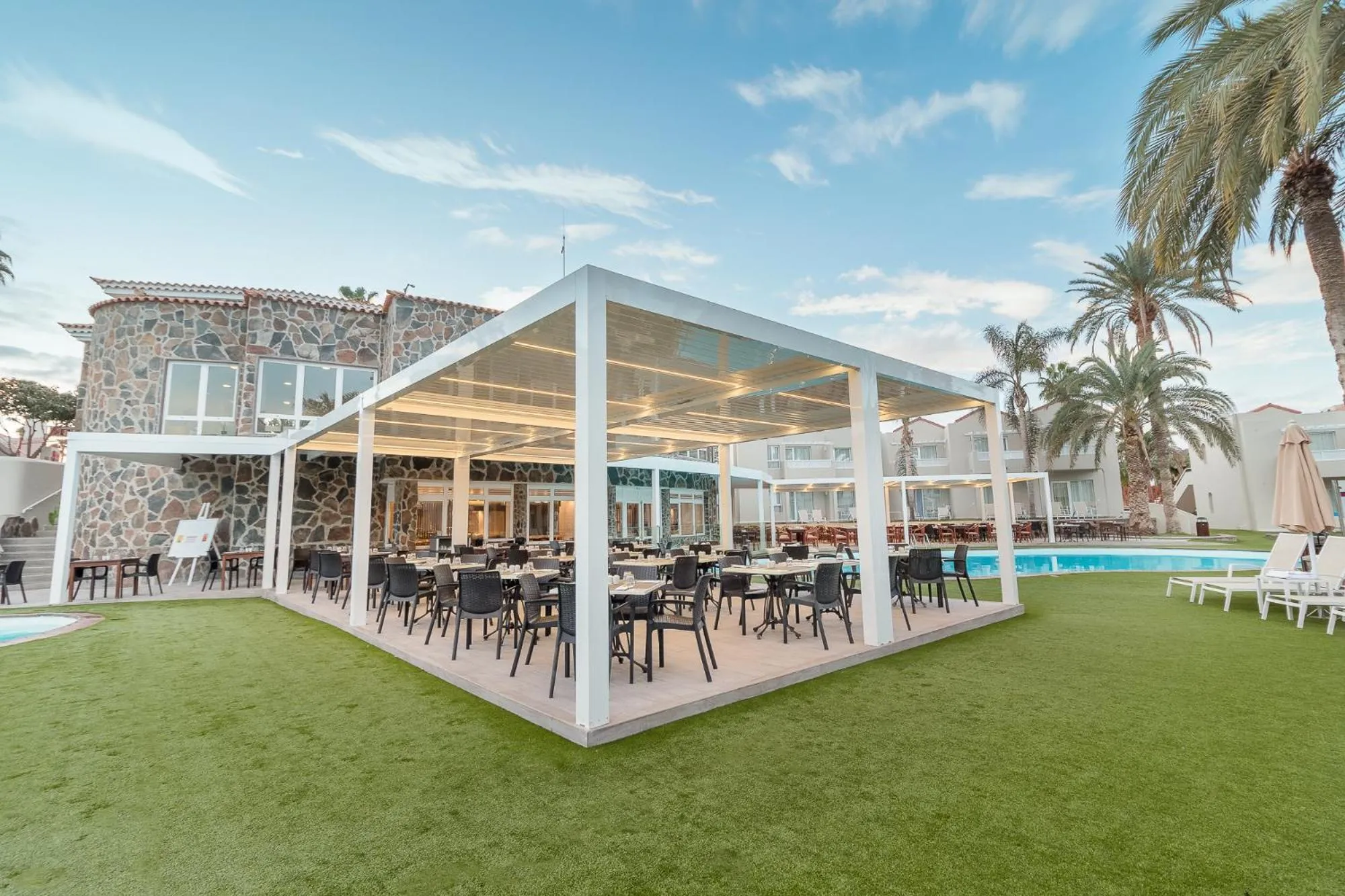 Restaurant/places to eat in Hotel LIVVO Koala Garden