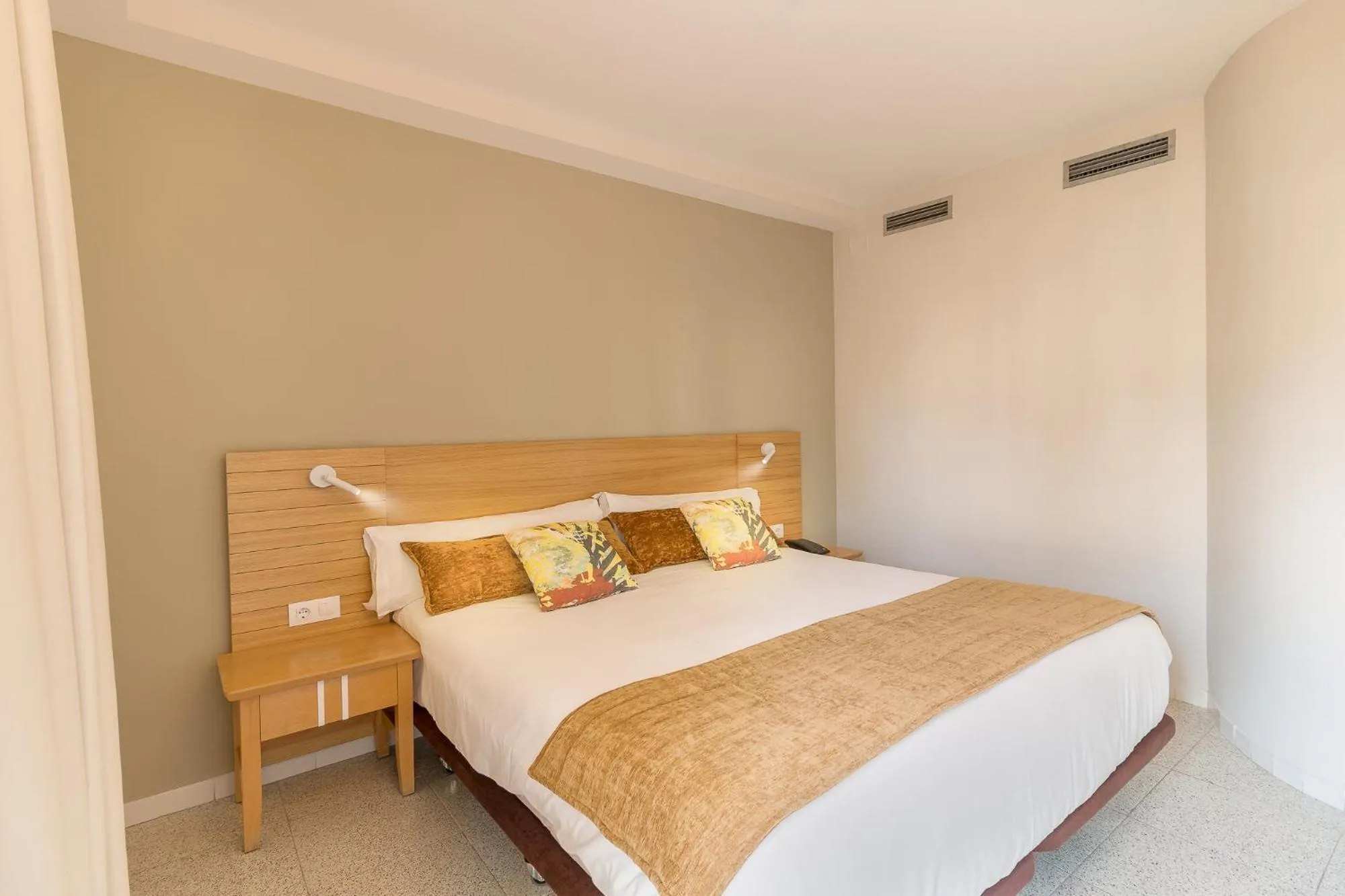 Bed in Hotel LIVVO Koala Garden