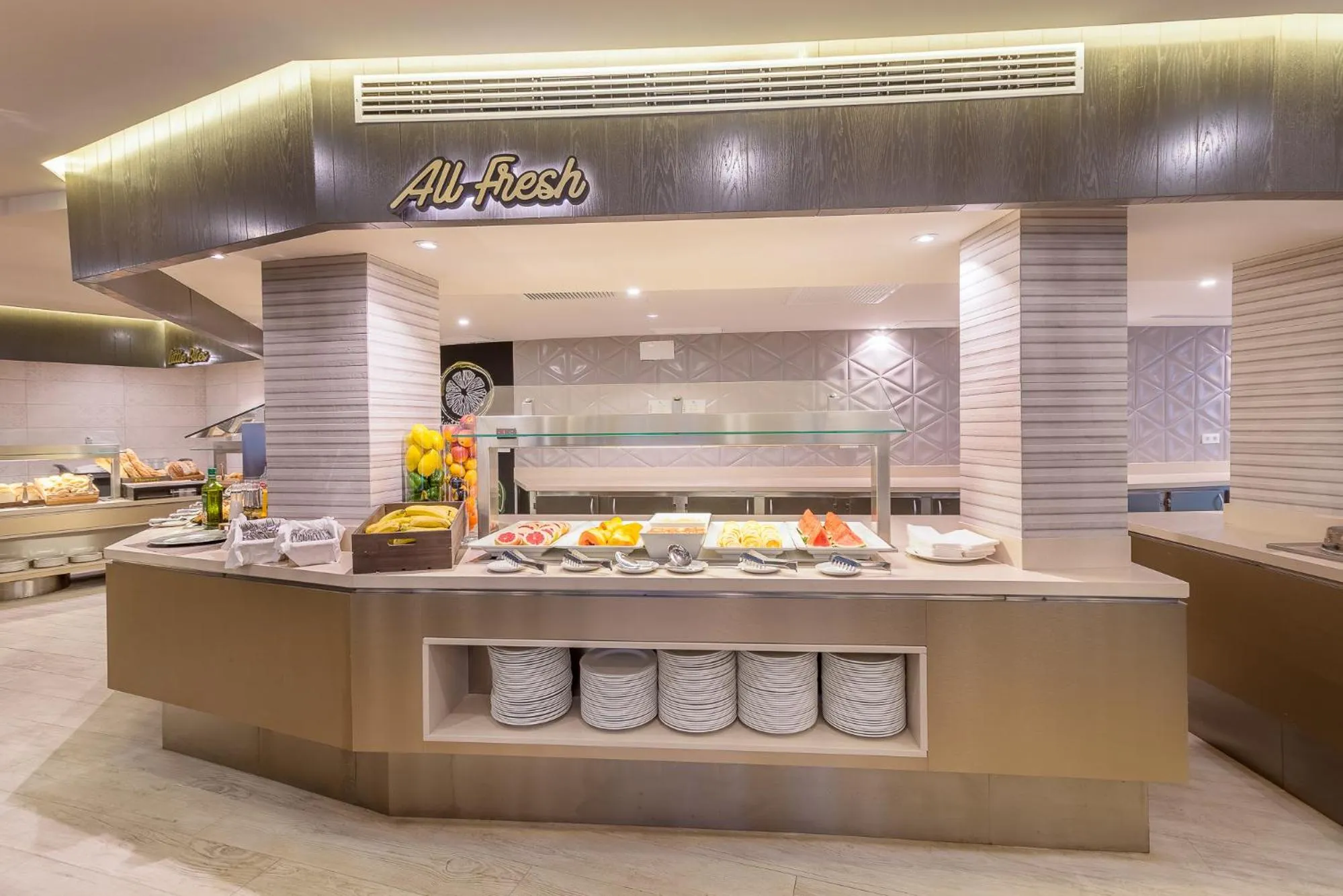 Restaurant/places to eat in Hotel LIVVO Koala Garden