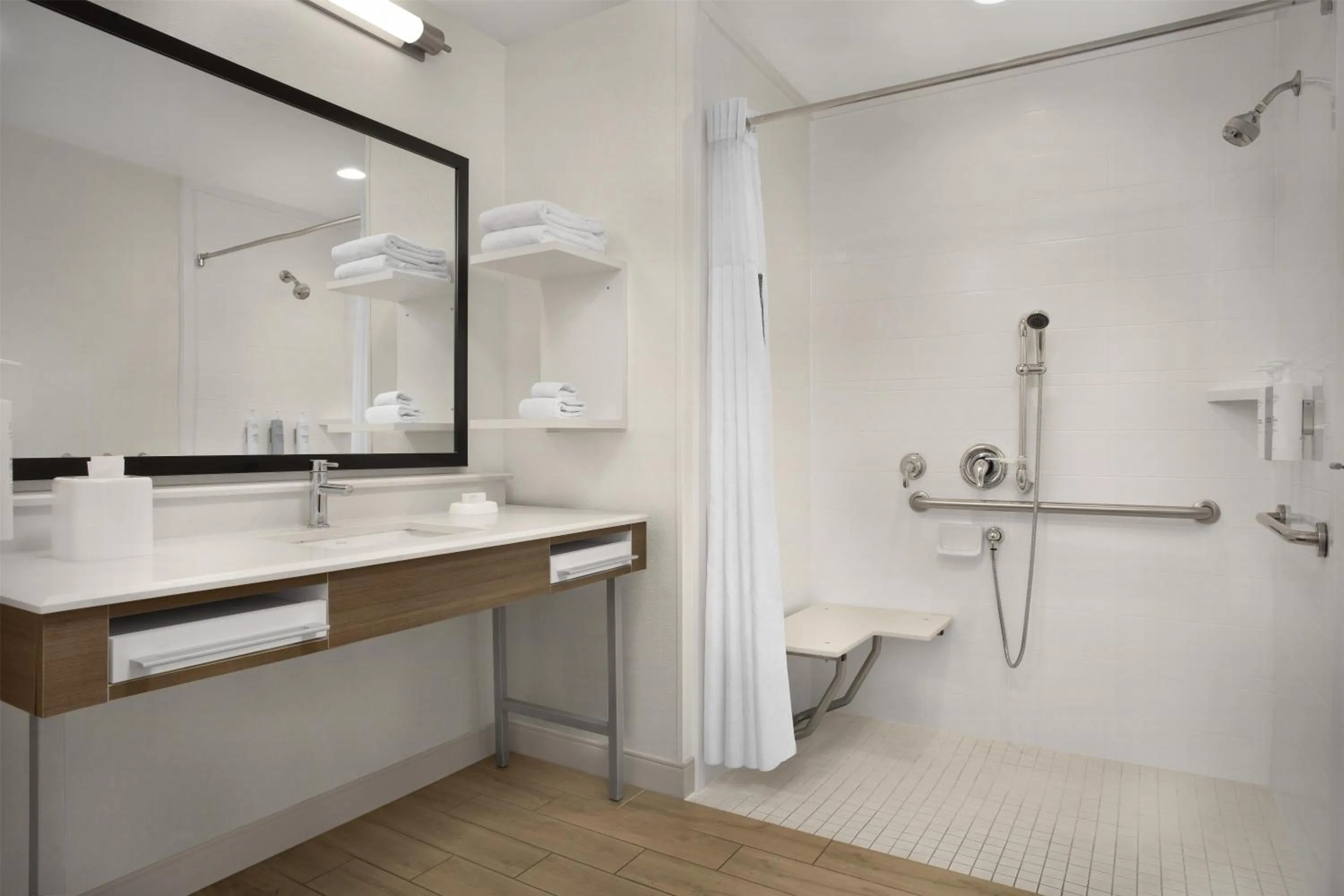 Bathroom in Hampton Inn and Suites Fayetteville, NC