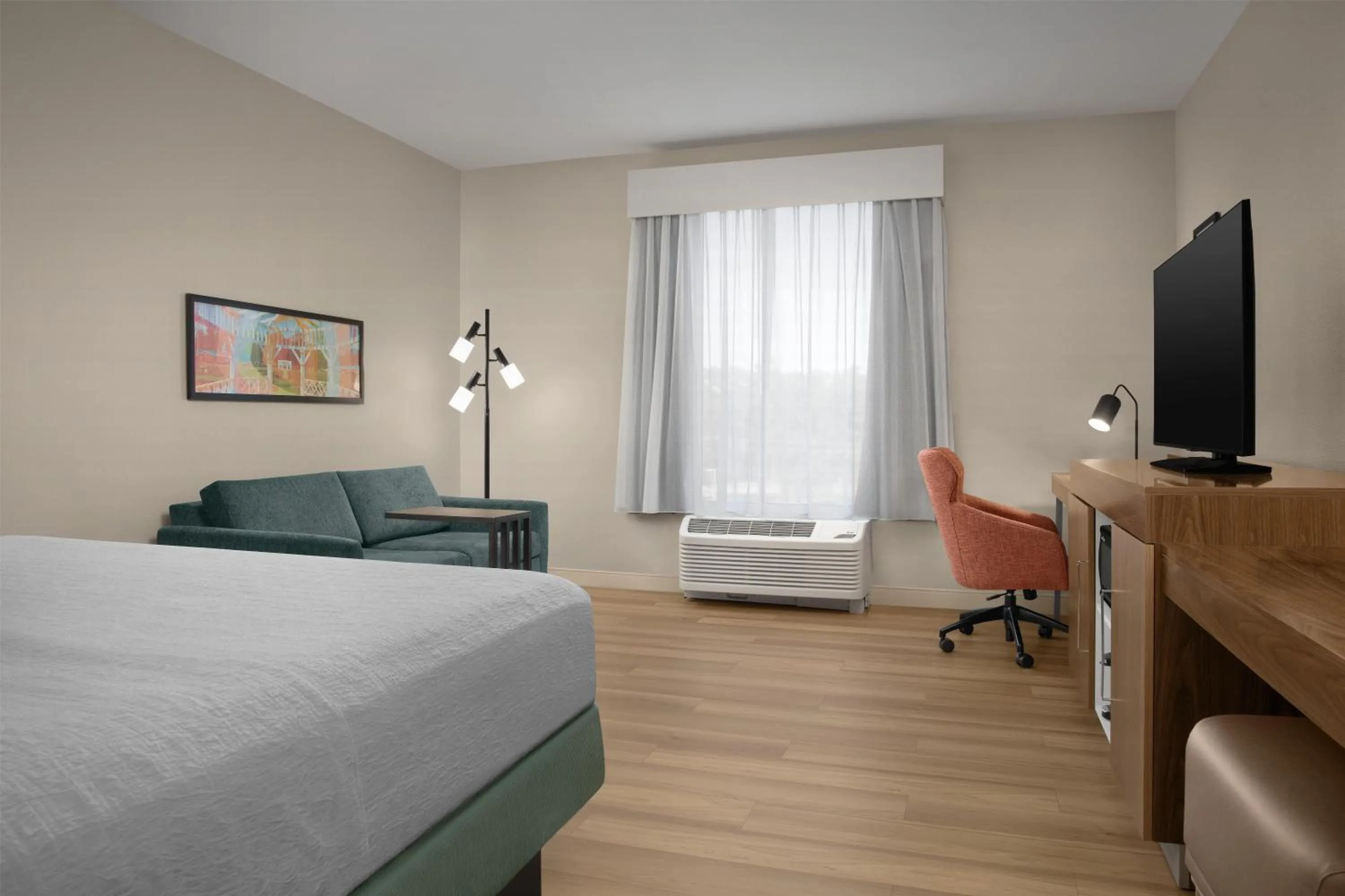 Living room, Bed in Hampton Inn and Suites Fayetteville, NC