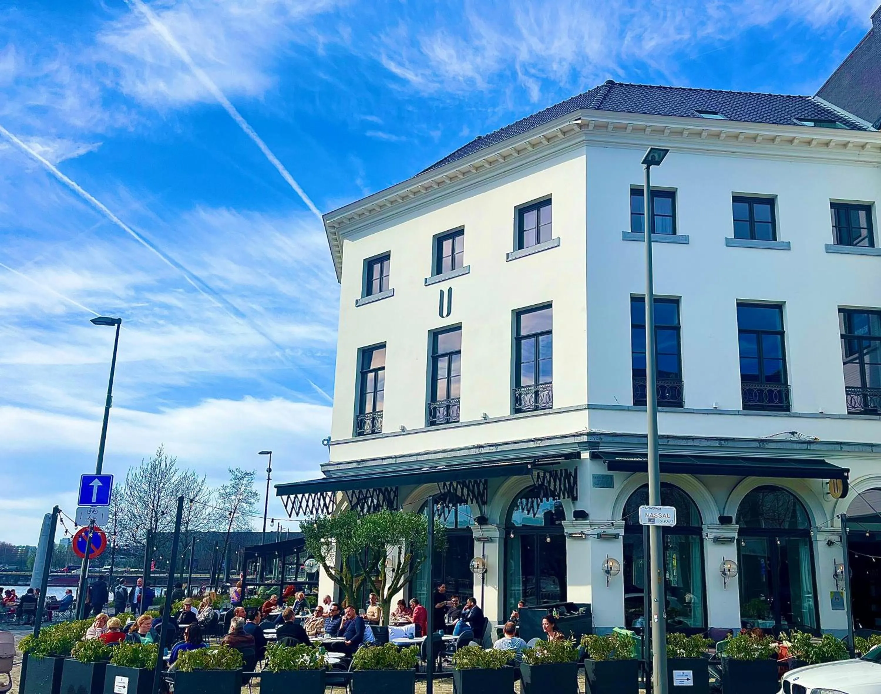 Property building in U Eat & Sleep Antwerp