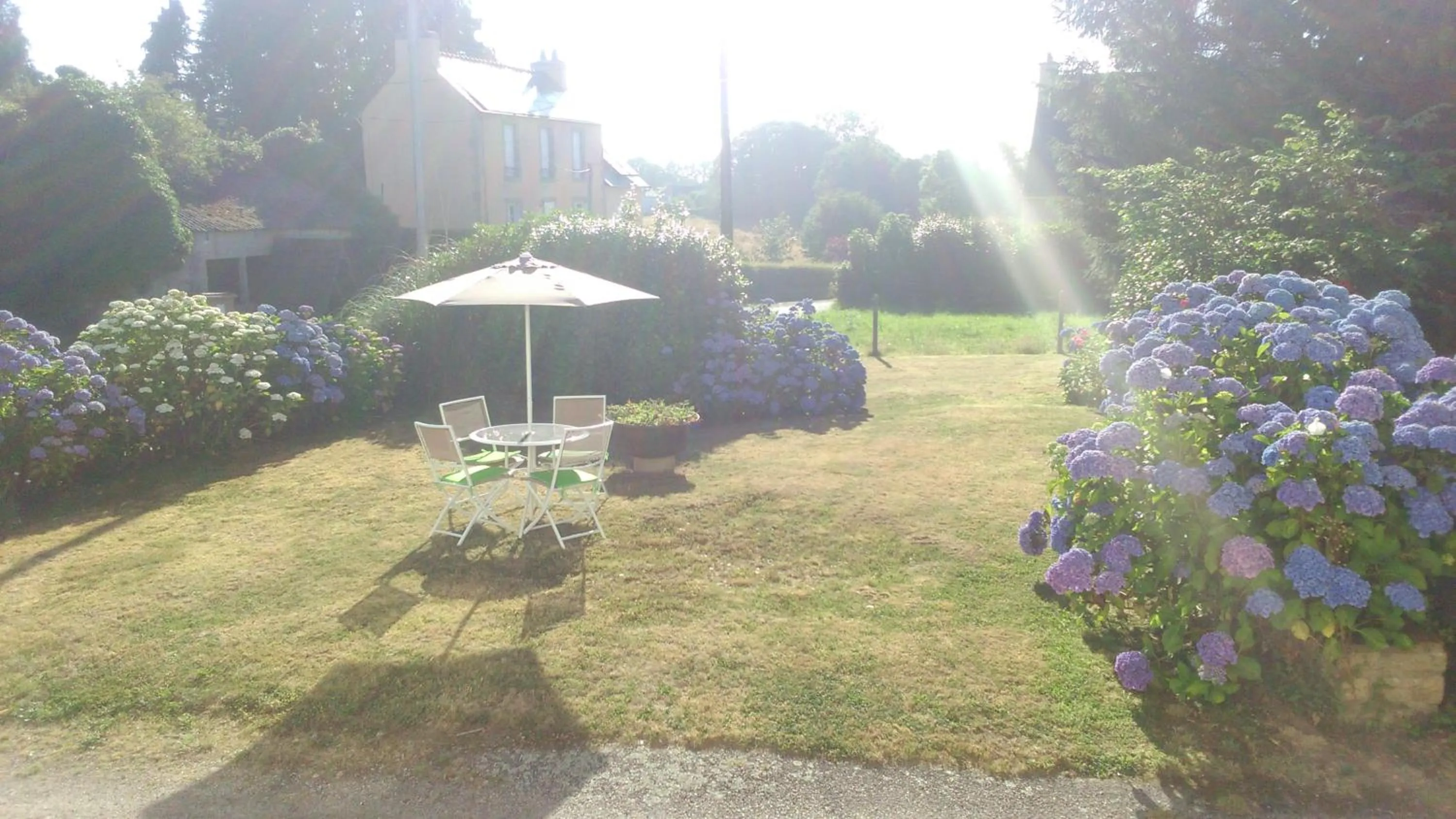 Photo of the whole room in Ty Beg ar Grapenn