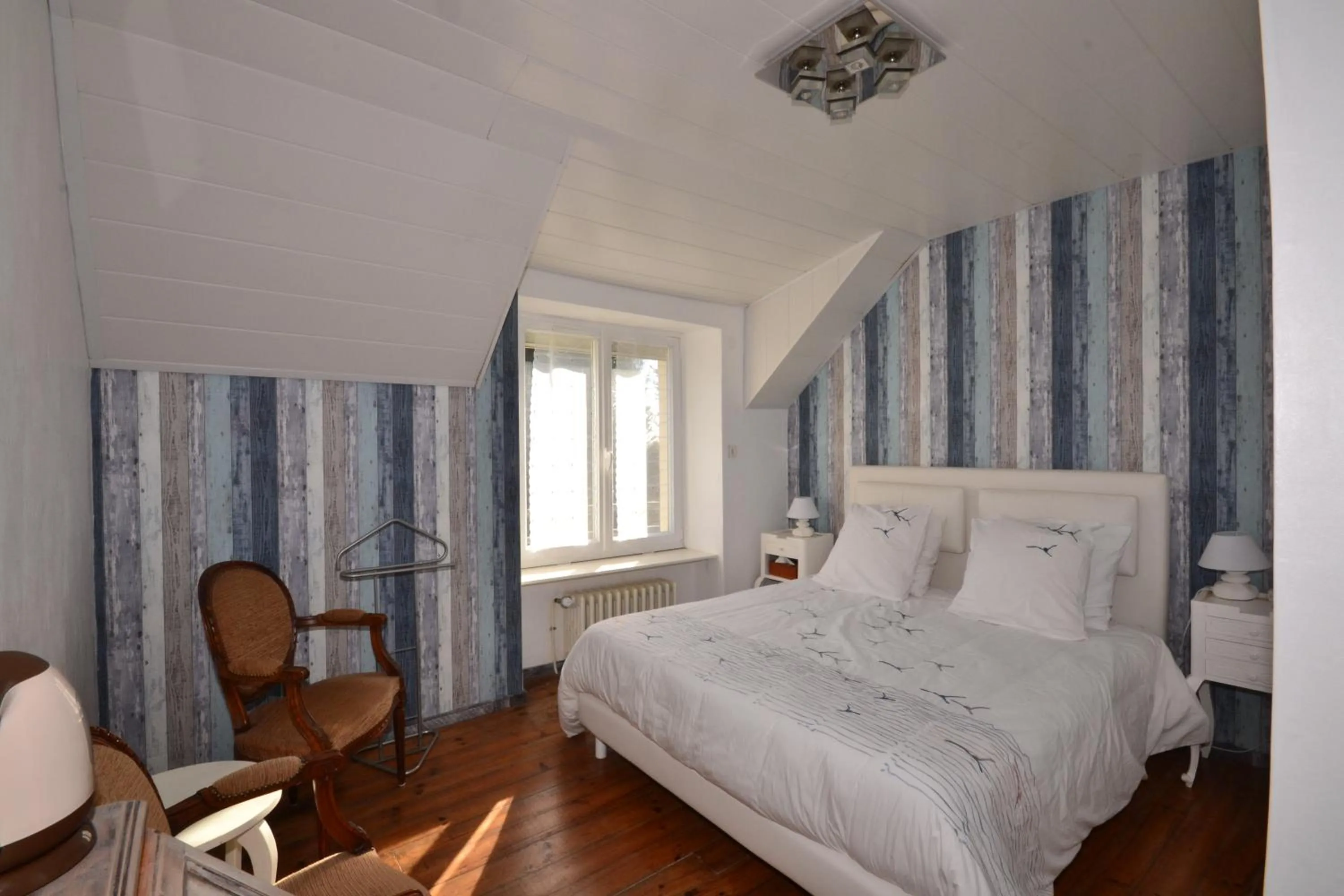 Photo of the whole room in Ty Beg ar Grapenn