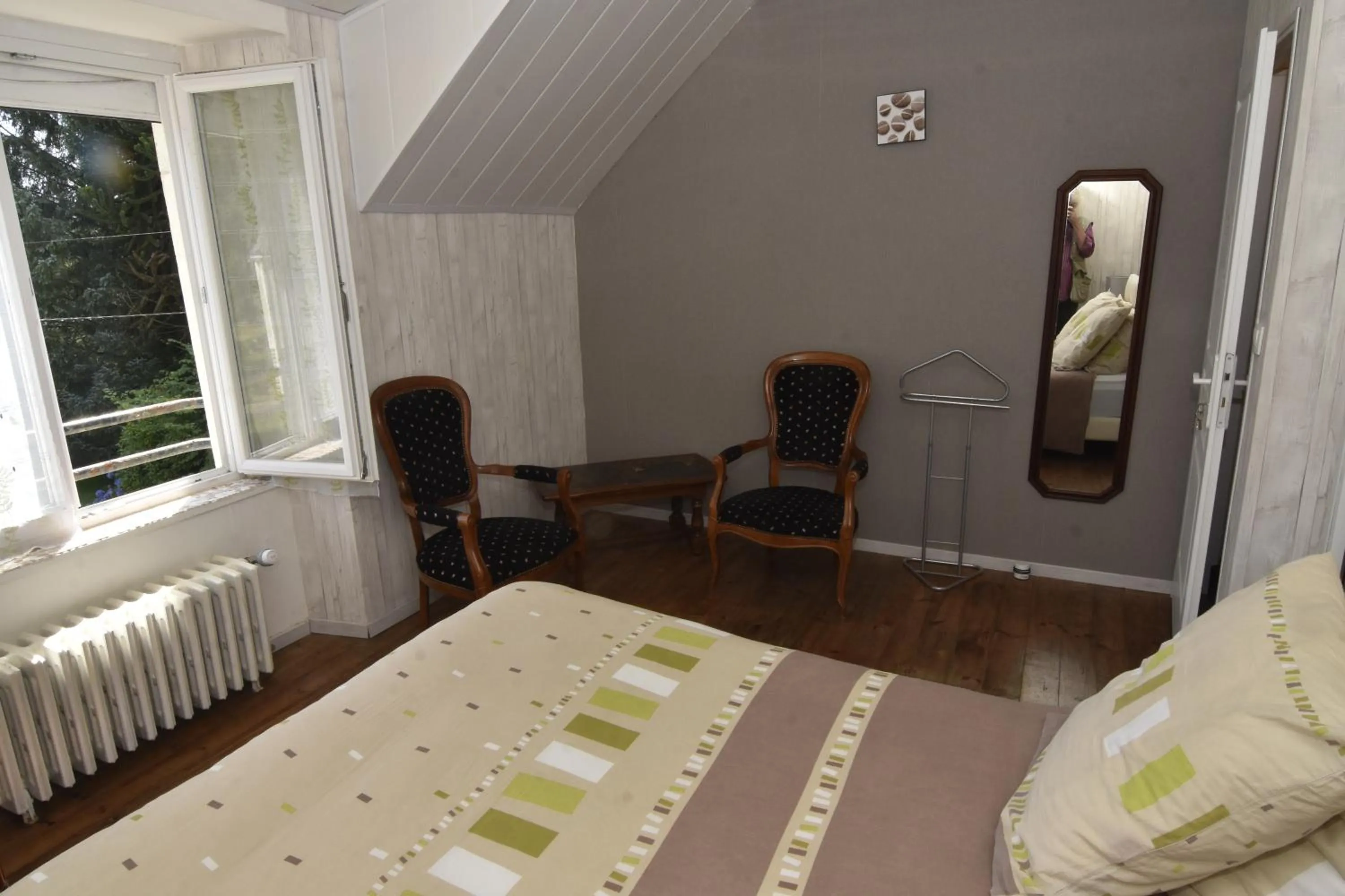 Photo of the whole room in Ty Beg ar Grapenn