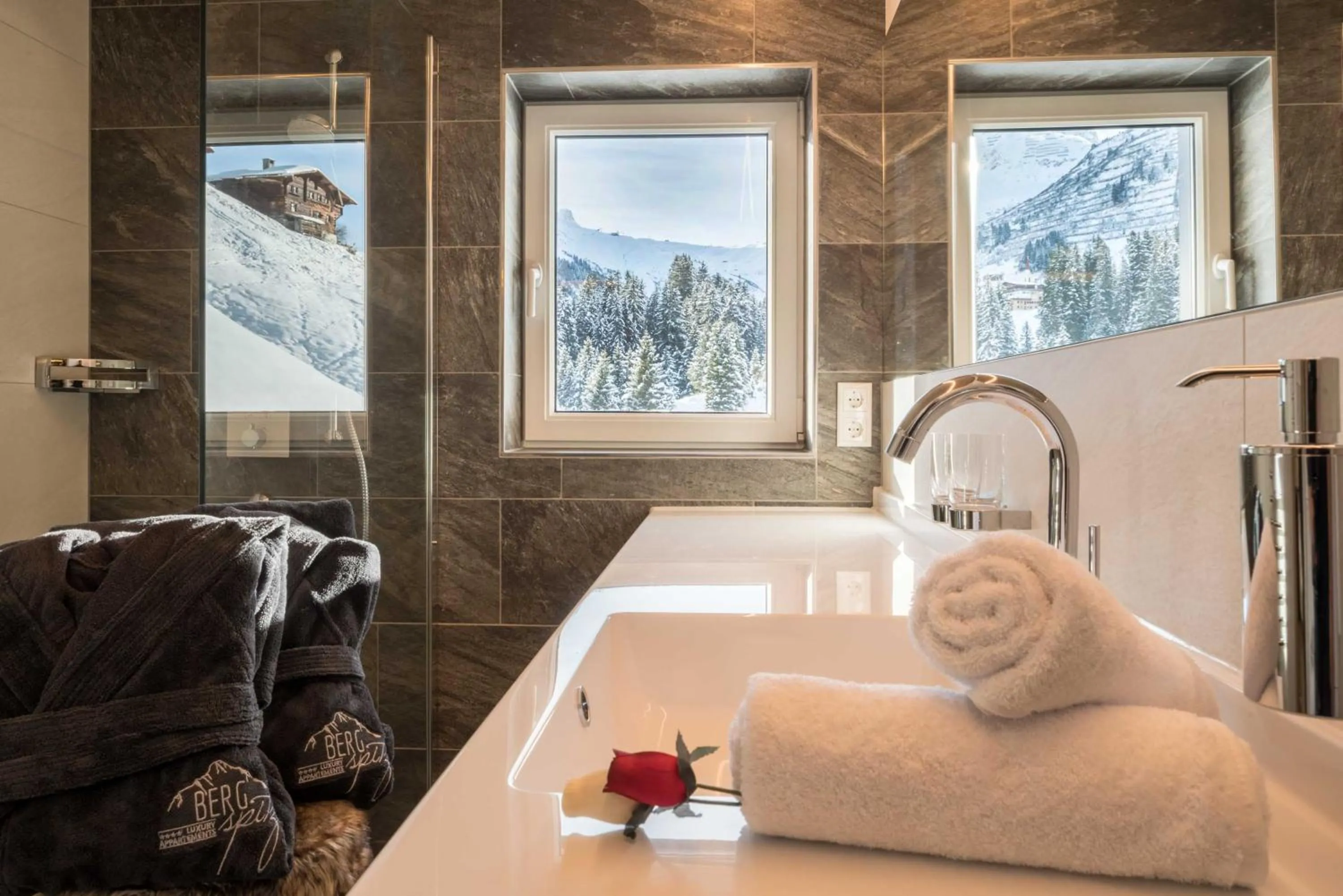 Bathroom, Bed in Bergspitz Luxury Appartement