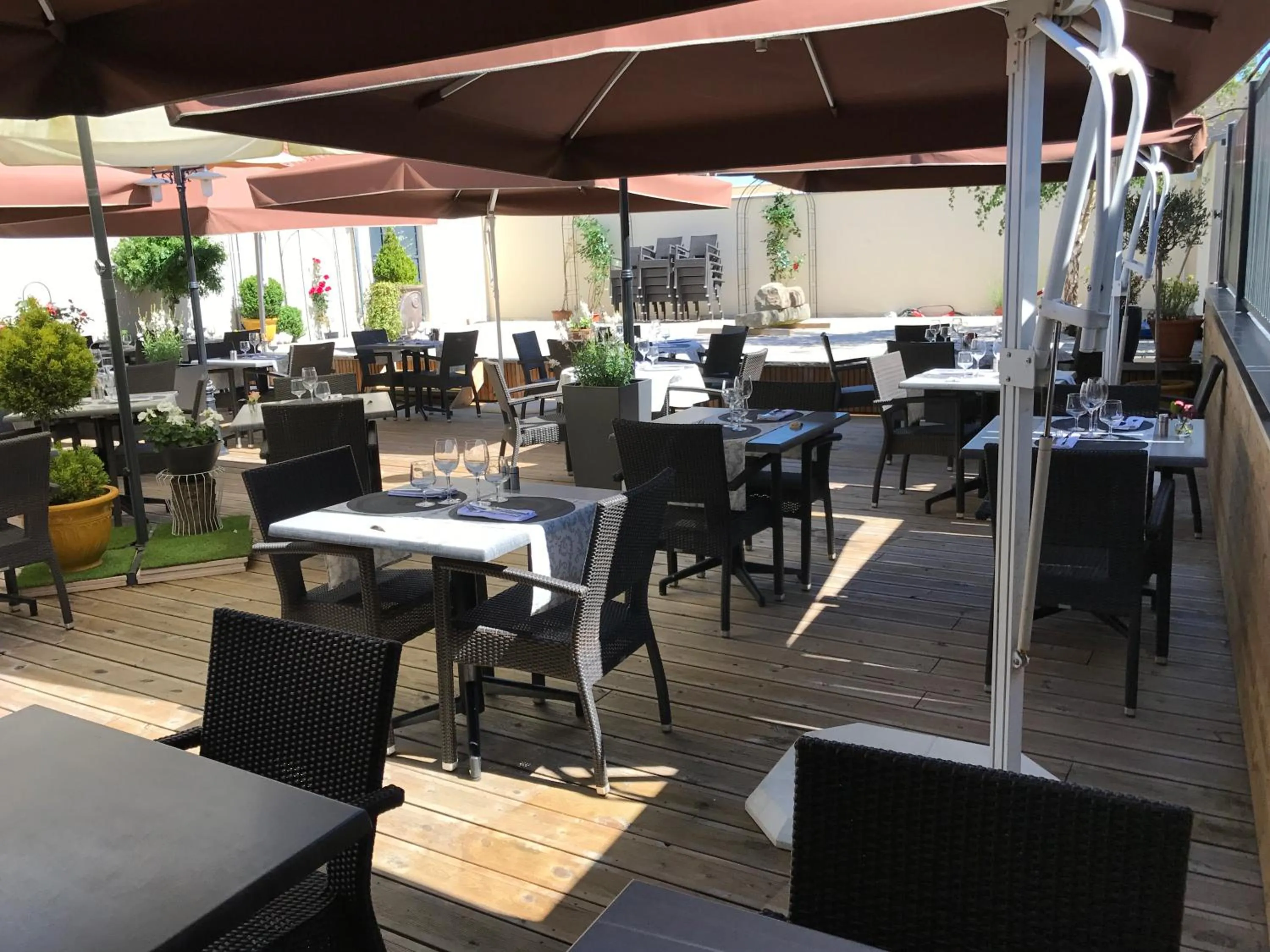 Property building in LOGIS Hotel-Restaurant Le Relais d'Aligre