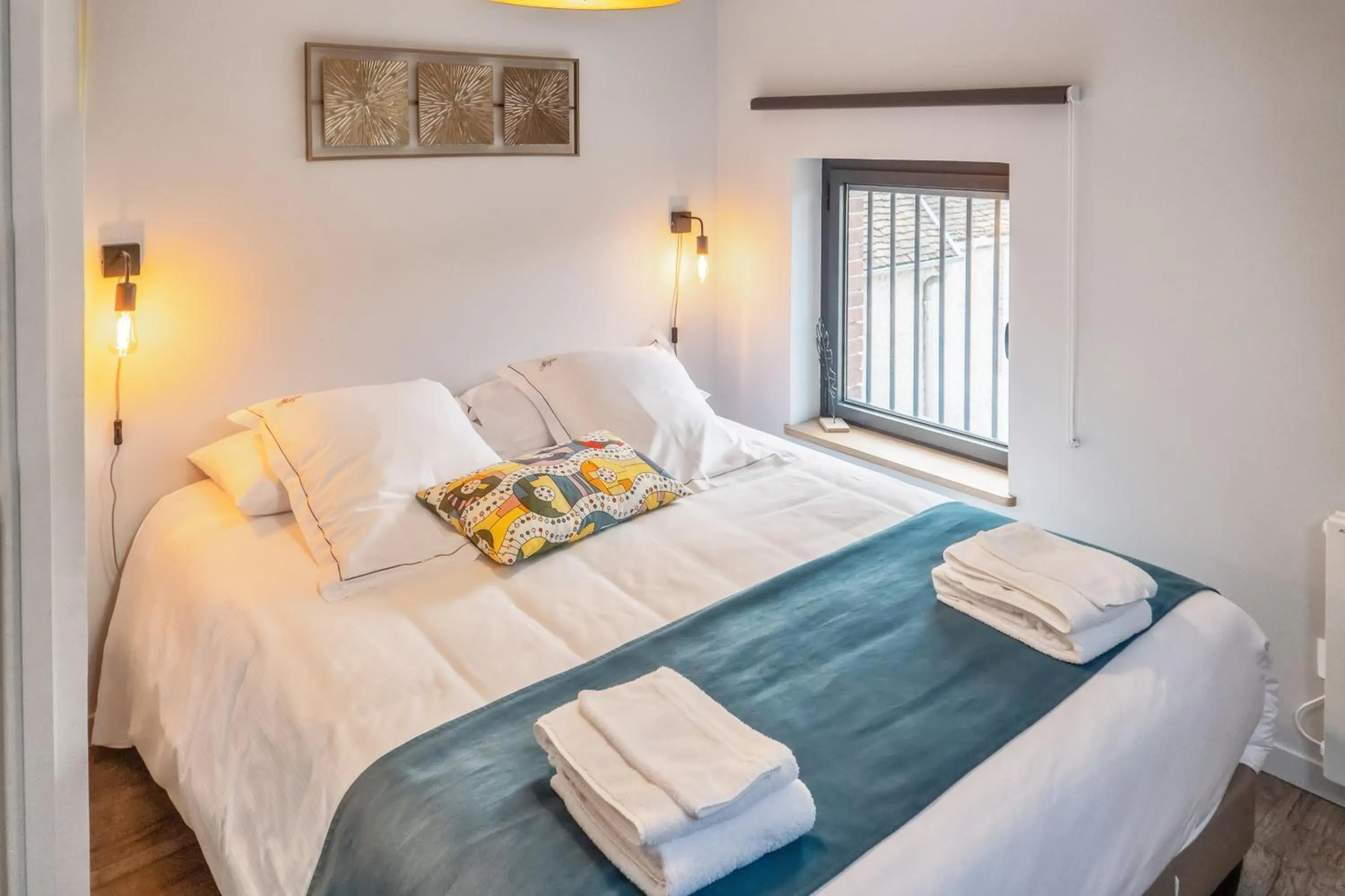 Bed in LOGIS Hotel-Restaurant Le Relais d'Aligre