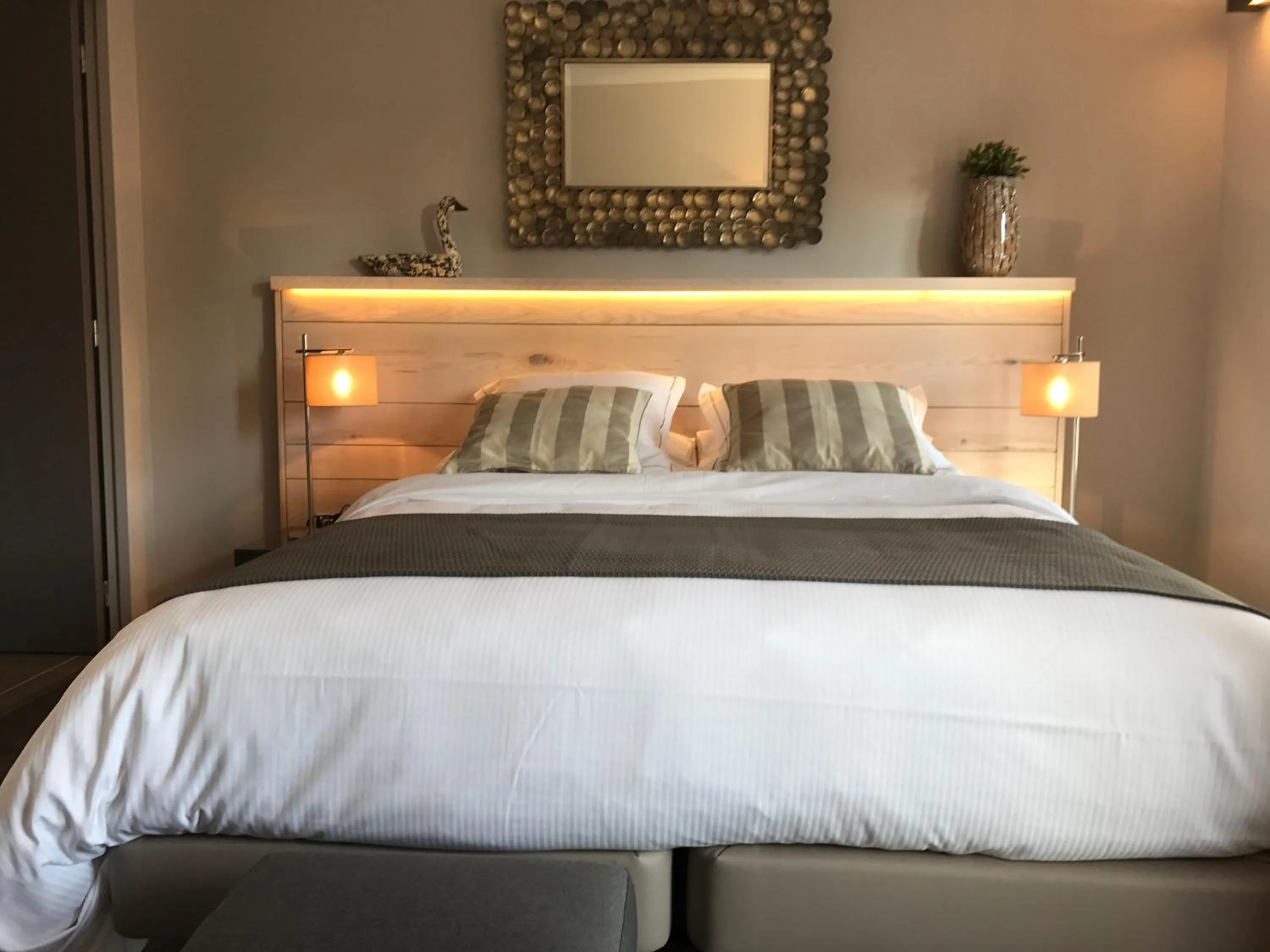 Bed in LOGIS Hotel-Restaurant Le Relais d'Aligre