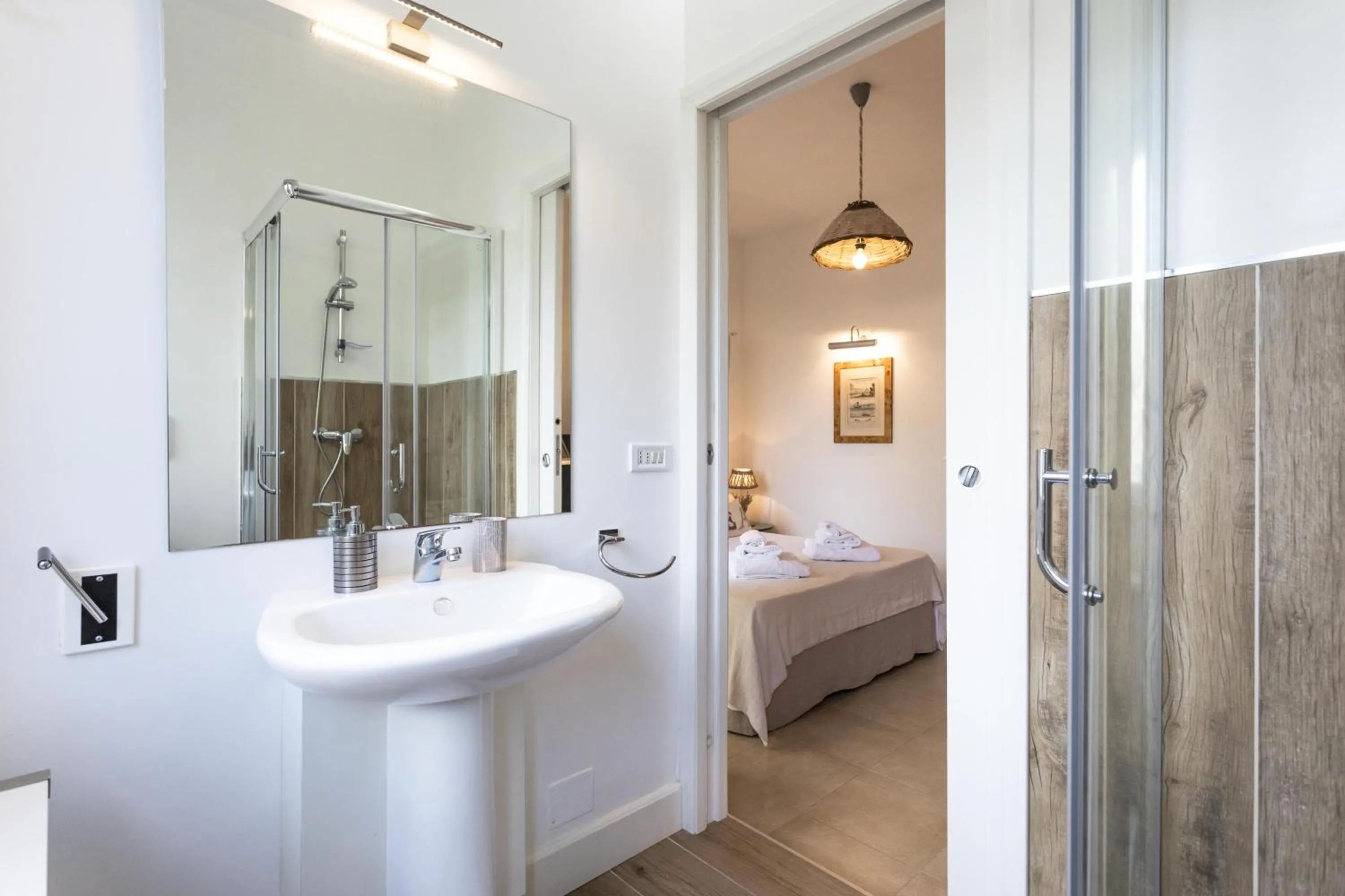 Bathroom, Bed in Gallipoli West Coast