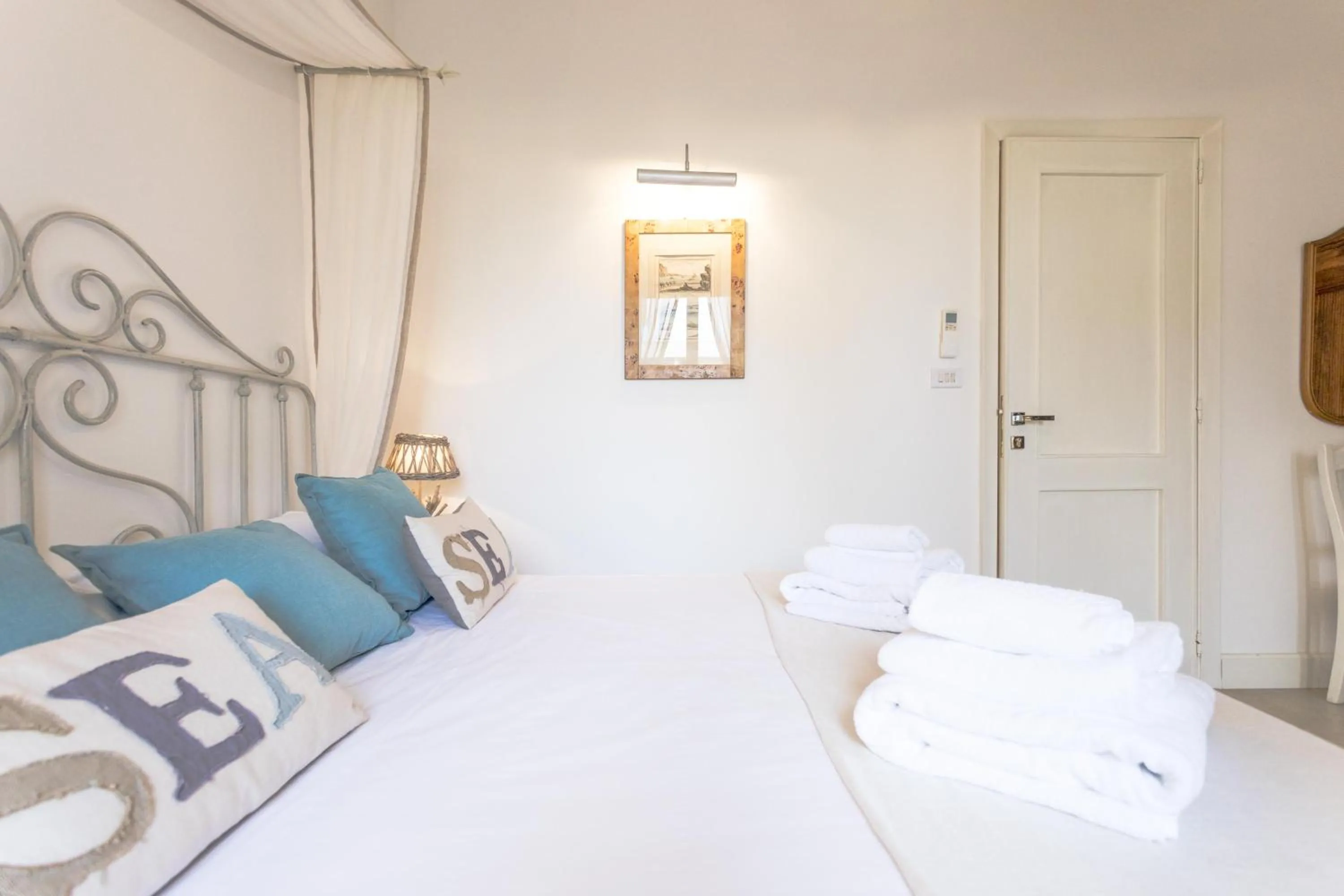 Bedroom, Bed in Gallipoli West Coast