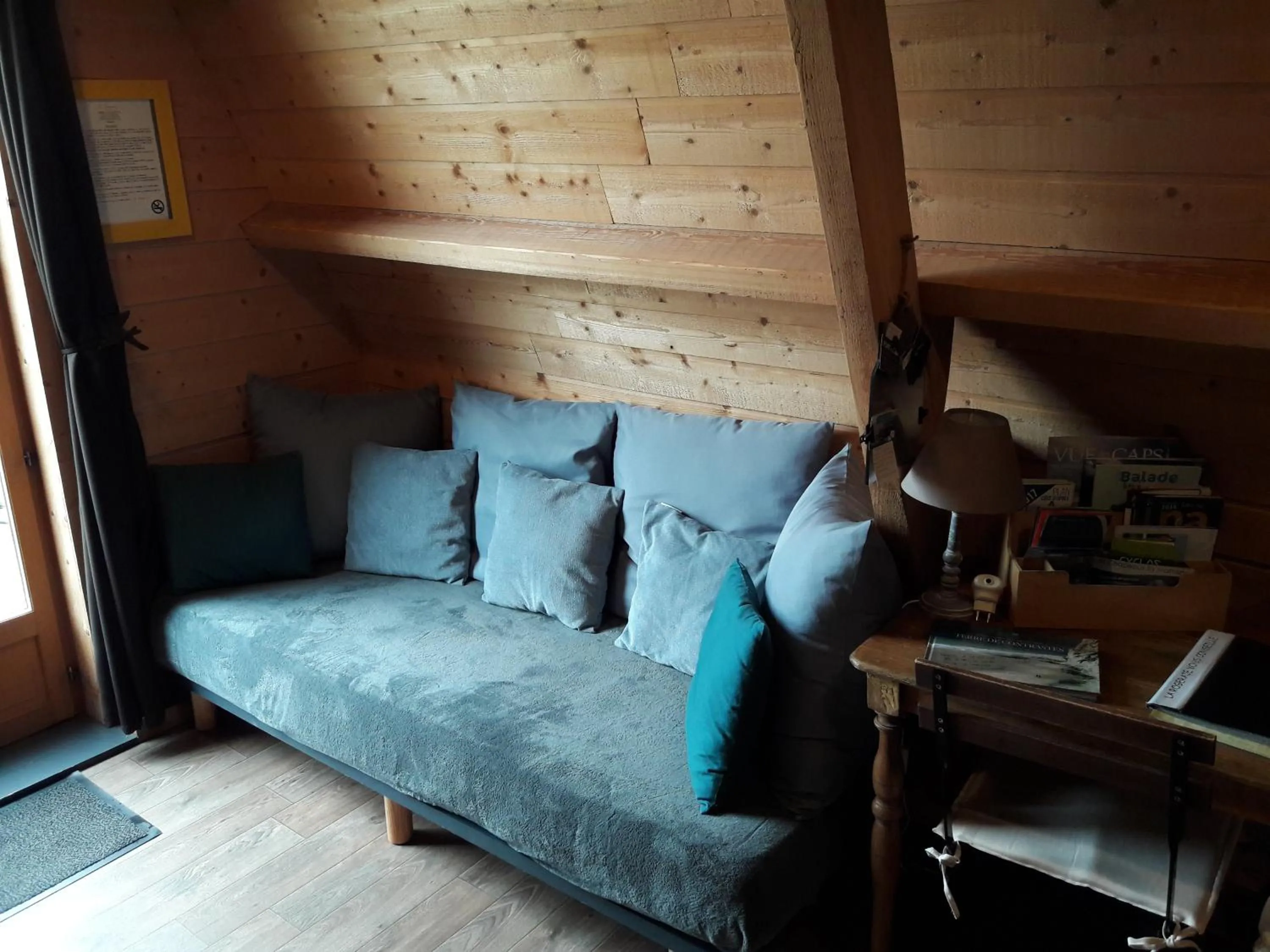 Seating area in La Rogeraie Cap gris nez