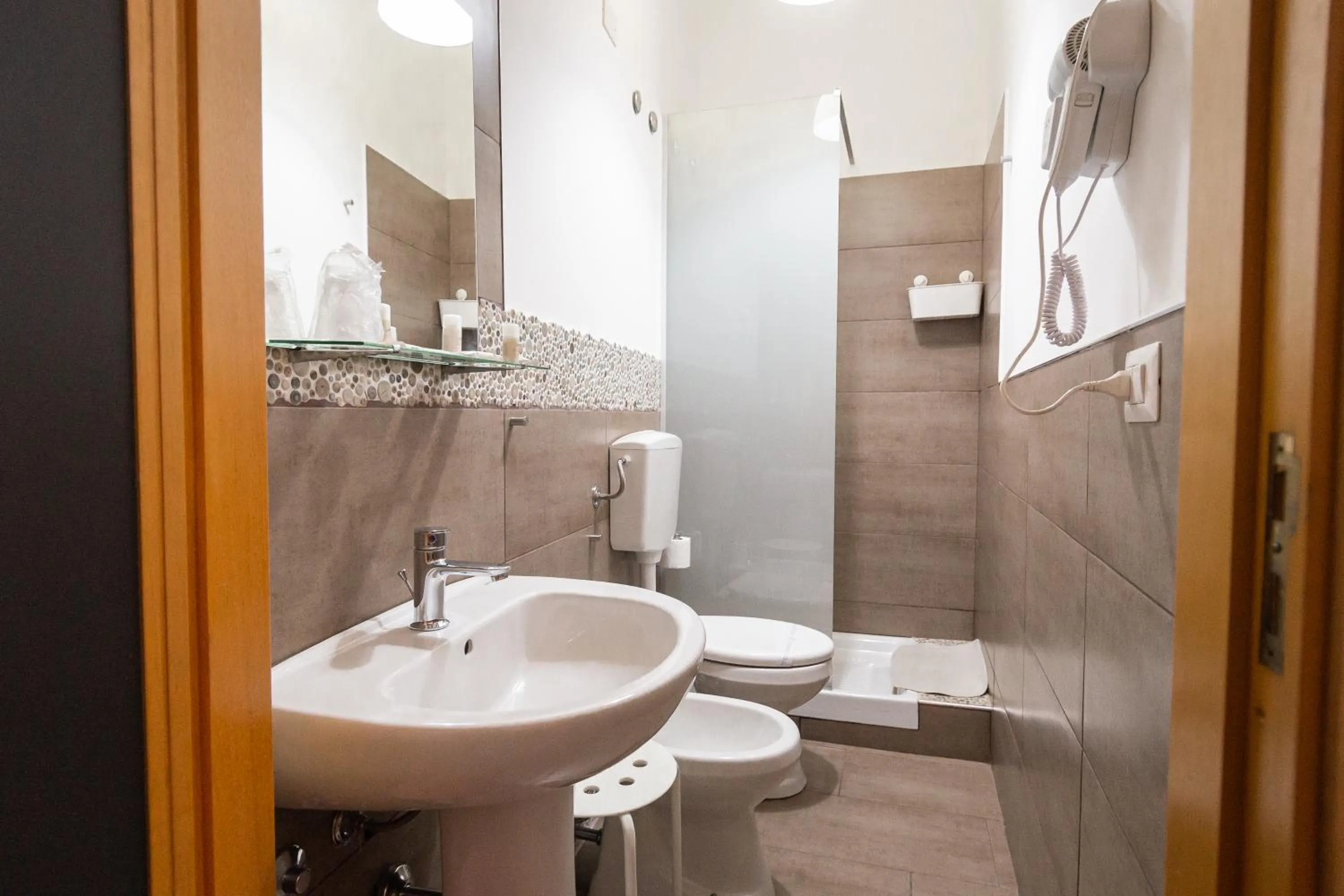 Shower in Al Qatta Bed & Breakfast