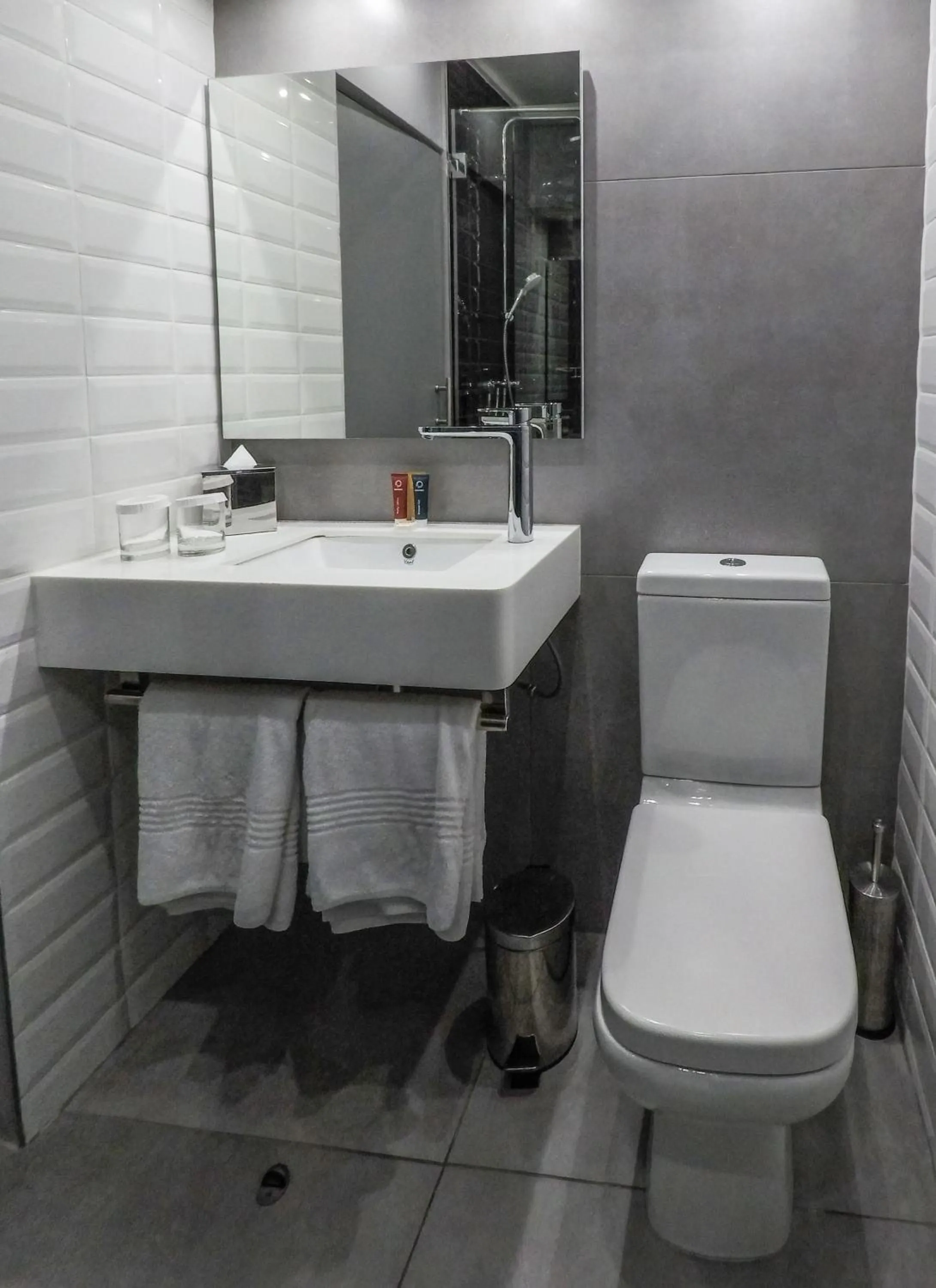 Toilet in ONOMO Hotel Johannesburg Sandton