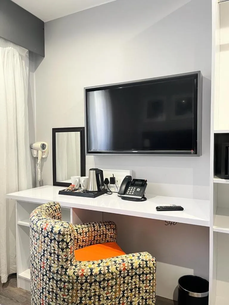 TV and multimedia in ONOMO Hotel Johannesburg Sandton